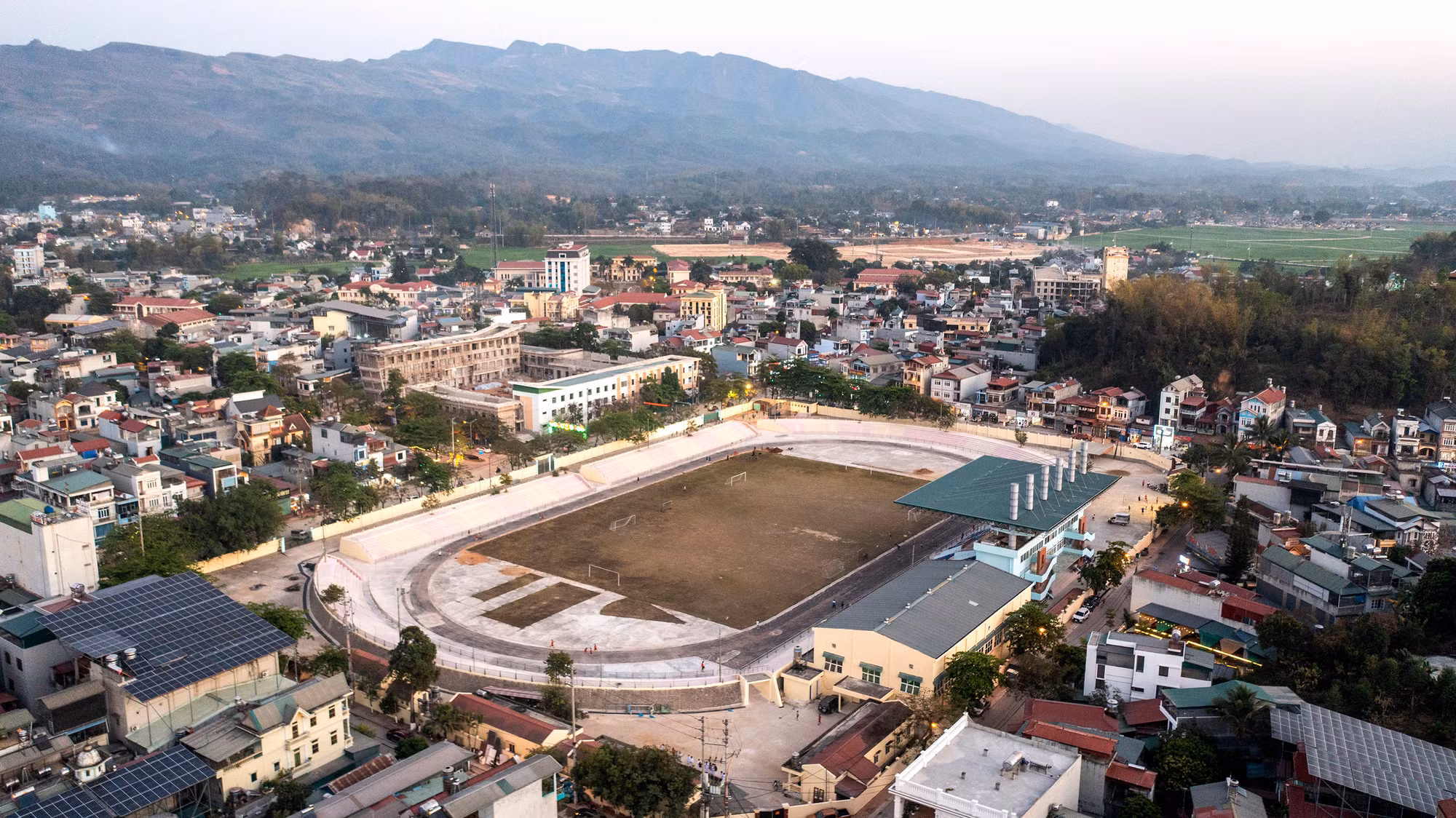 [Ảnh] Thành phố Điện Biên Phủ sau 70 năm chiến thắng lịch sử ảnh 12