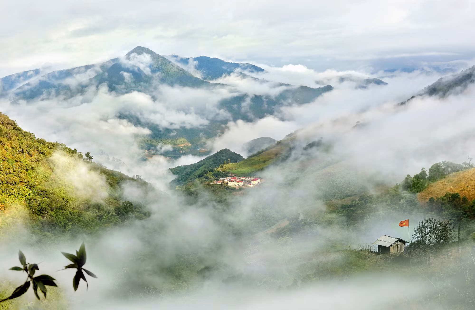 Sương sớm trên đồn biên phòng Mường Lèo.