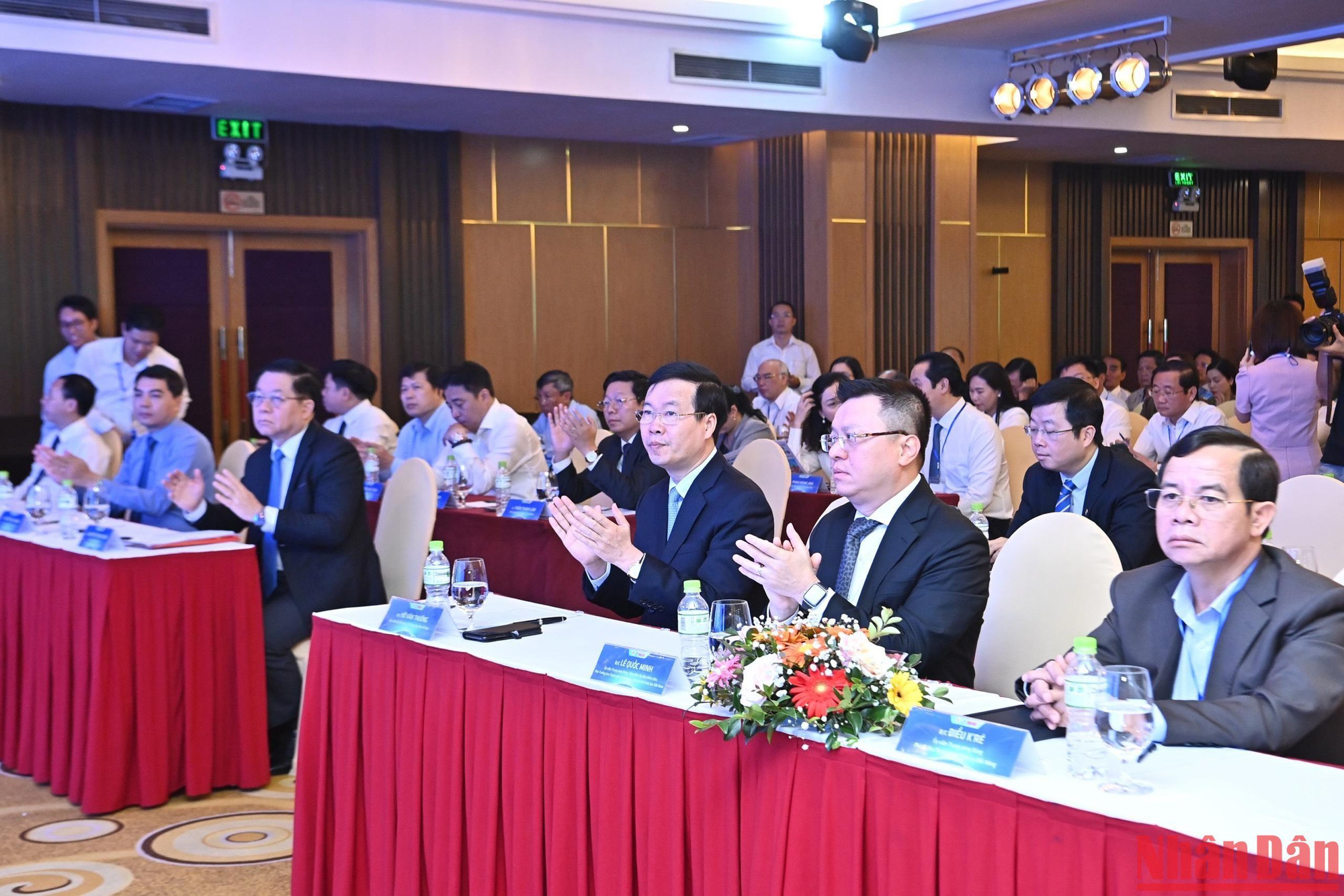 Tham dự Hội nghị có đồng chí Võ Văn Thưởng, Ủy viên Bộ Chính trị, Thường trực Ban Bí thư Trung ương Đảng; đồng chí Nguyễn Trọng Nghĩa, Bí thư Trung ương Đảng, Trưởng Ban Tuyên giáo Trung ương; các đồng chí Ủy viên Trung ương Đảng cùng các đại biểu.