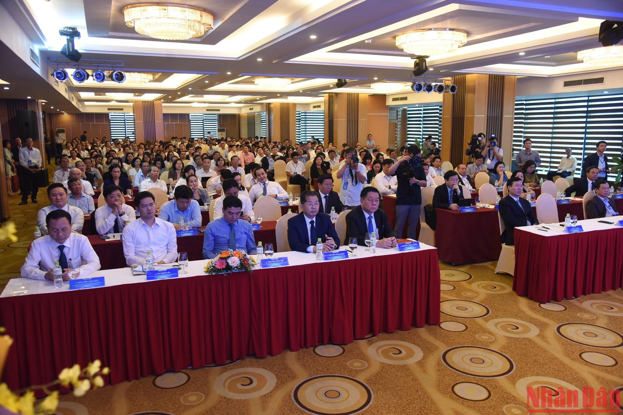 Hội nghị "Nâng cao chất lượng báo Đảng toàn quốc" thu hút đông đảo sự quan tâm của các báo Đảng và các cơ quan báo chí khác.