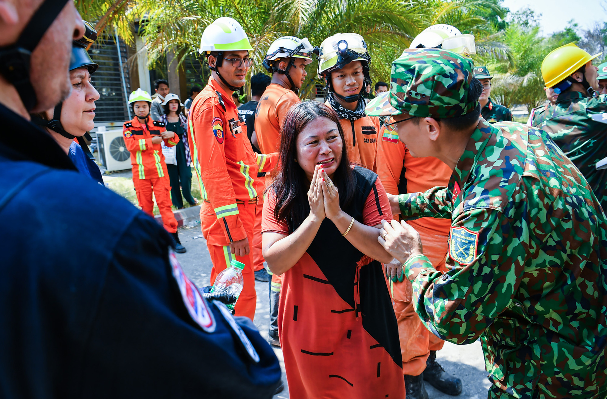 Người dân Myanmar xúc động cảm ơn lực lượng cứu hộ, cứu nạn Việt Nam