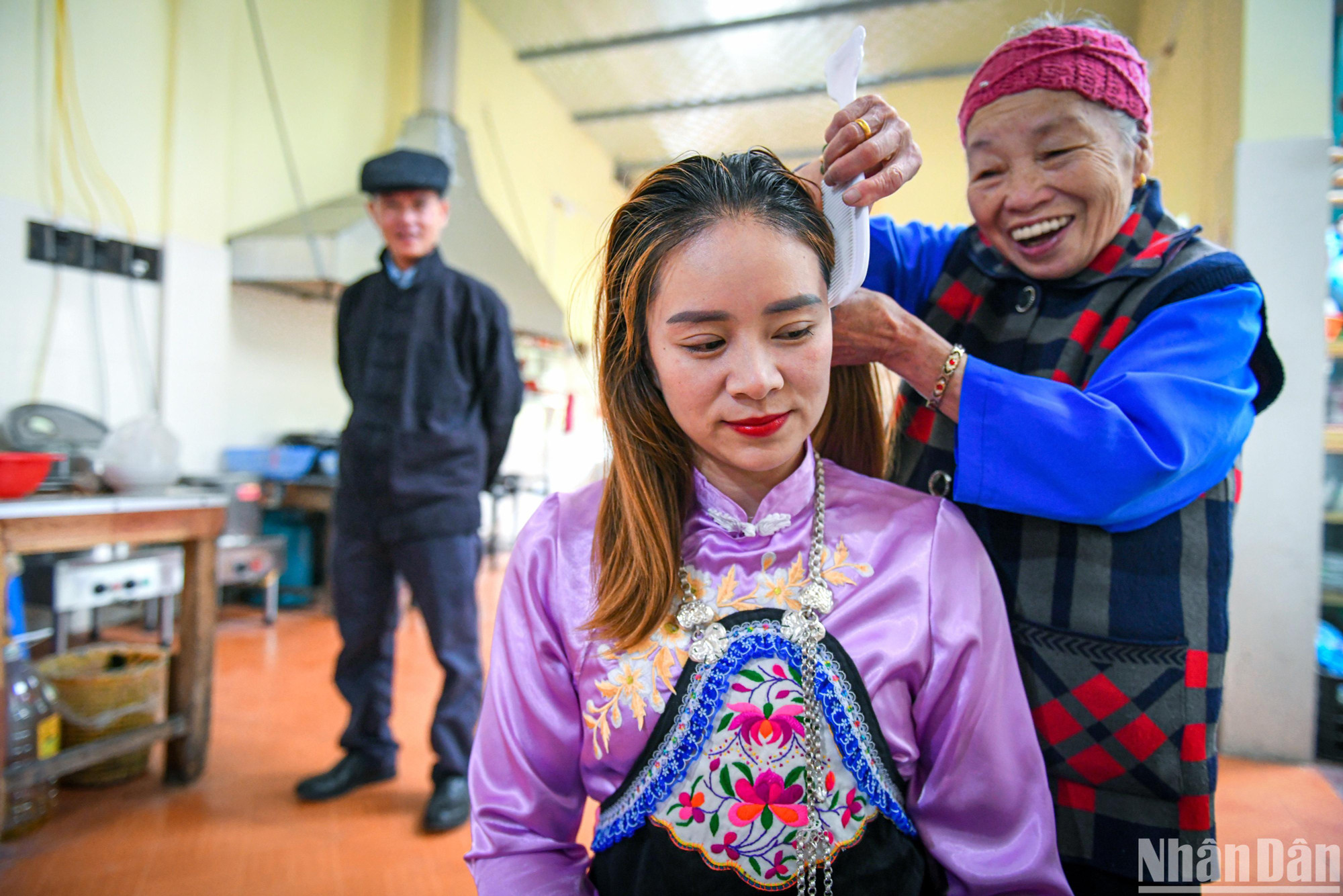 Những người dân tộc Hoa nơi đây sẽ mang đến cho các bạn cảm giác thật thân thiện và gần gũi. Họ mến khách, gần gũi, thật thà và rất nhiệt tình.