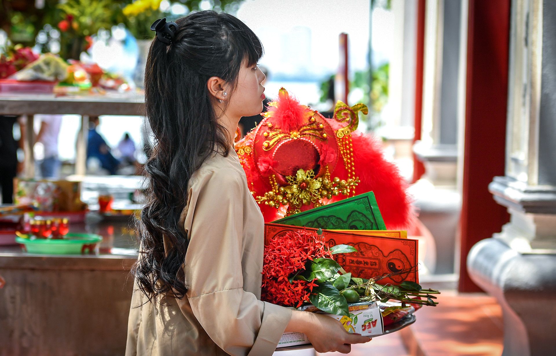 [Ảnh] Người dân Thủ đô tấp nập đi chùa ngày Rằm tháng 7 ảnh 11