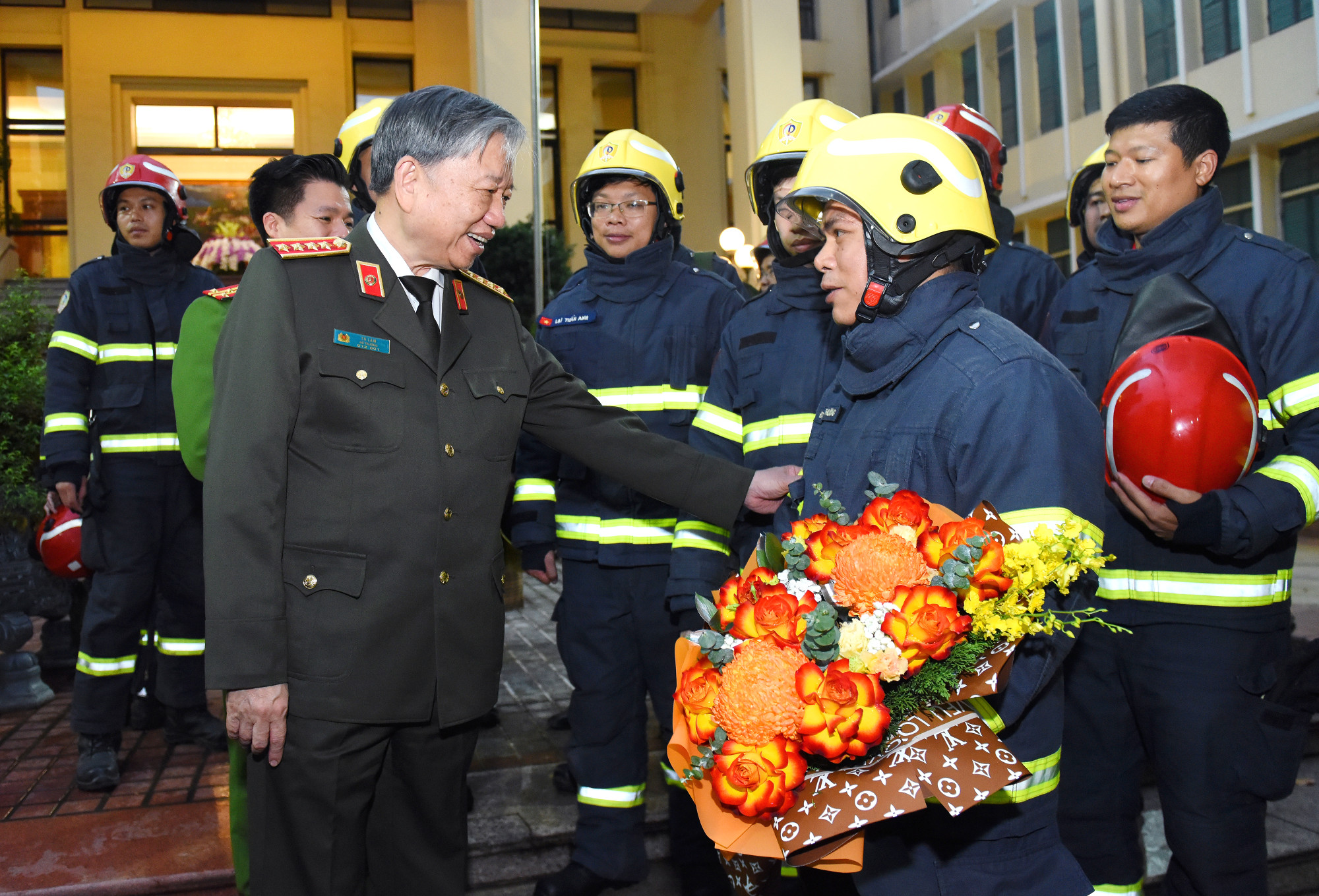 [Ảnh] Lễ xuất quân đội cứu nạn, cứu hộ Bộ Công an lên đường thực hiện nhiệm vụ tại Thổ Nhĩ Kỳ