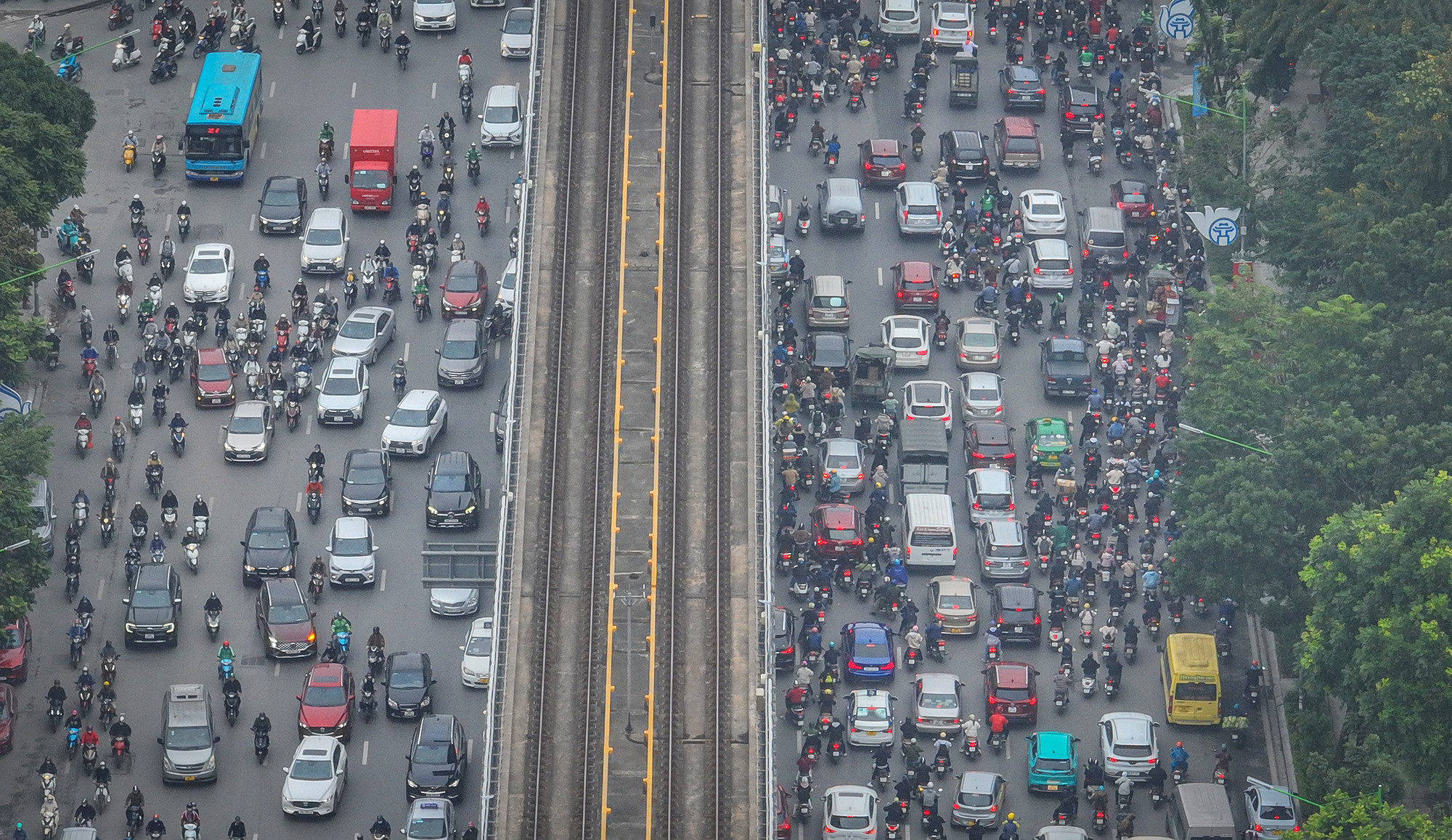 [Ảnh] Nhiều ngày bao phủ trong màn sương, Hà Nội đứng thứ 3 thế giới về độ ô nhiễm ảnh 10