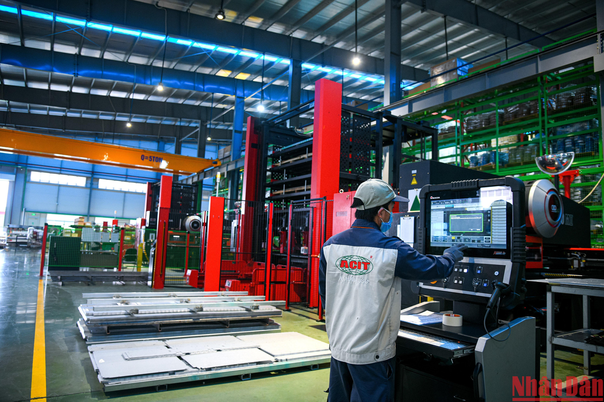 Chủ động sản xuất - kinh doanh, đầu tư tự động hóa, thực hiện chuyển đổi số một số khâu trong sản xuất, tiếp nhận chuyển giao công nghệ từ các tập đoàn tiên tiến trên thế giới nhằm tăng năng suất, nâng cao chất lượng sản phẩm.