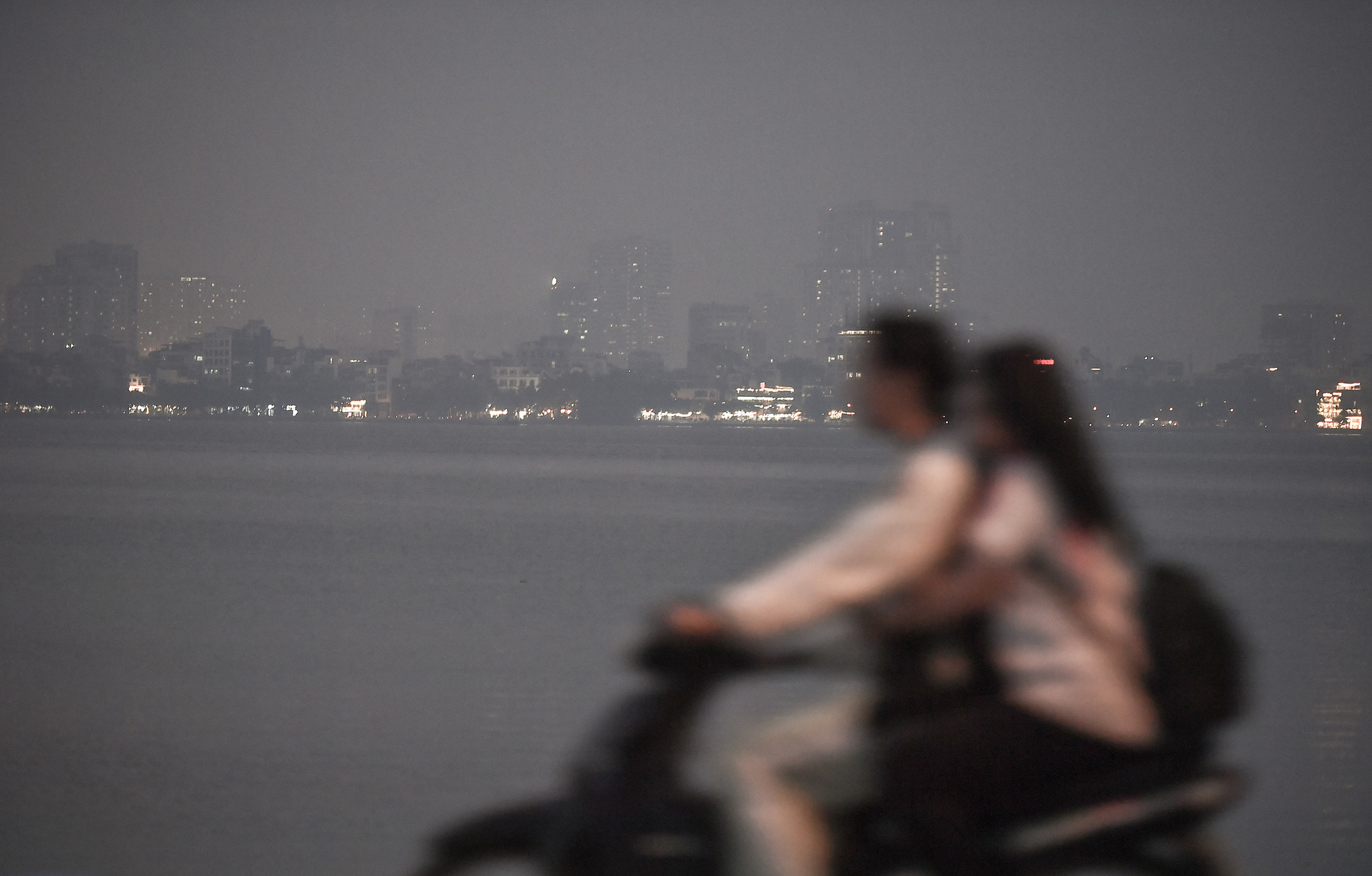 [Ảnh] Nhiều ngày bao phủ trong màn sương, Hà Nội đứng thứ 3 thế giới về độ ô nhiễm ảnh 12