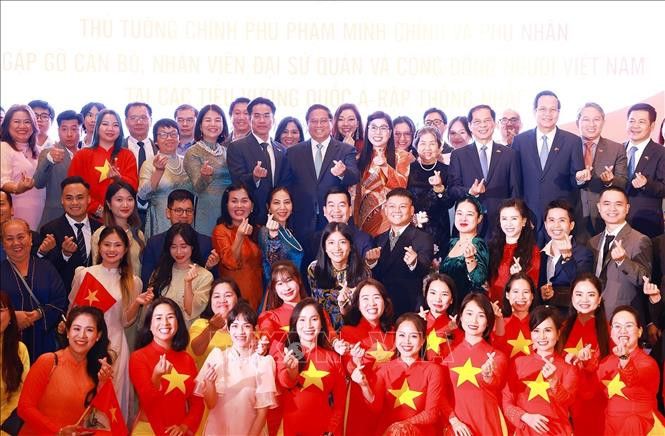 [Ảnh] Thủ tướng Phạm Minh Chính gặp đại diện cộng đồng người Việt Nam tại UAE ảnh 8