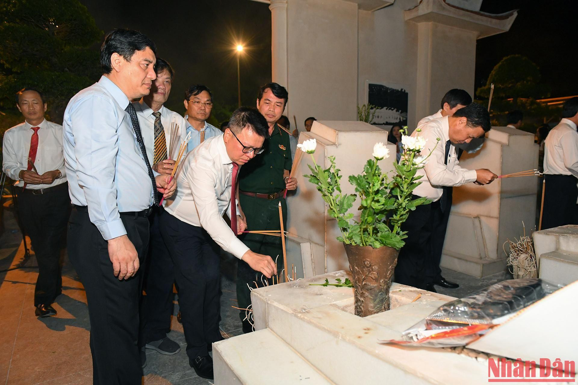 Lãnh đạo Đảng, Nhà nước dâng hương tri ân các Anh hùng, liệt sĩ tại Ngã ba Đồng Lộc ảnh 6