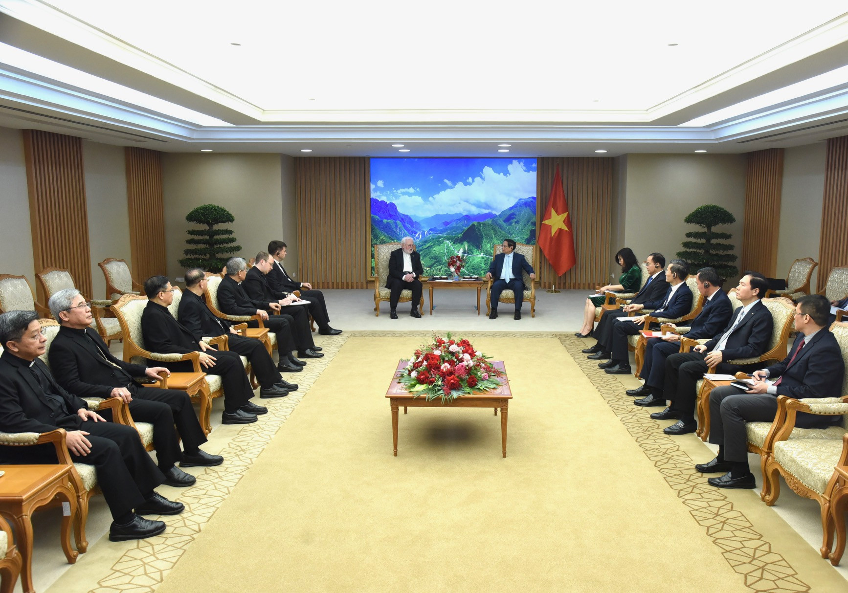 [Ảnh] Thủ tướng Phạm Minh Chính tiếp Bộ trưởng Ngoại giao Tòa thánh Vatican ảnh 1