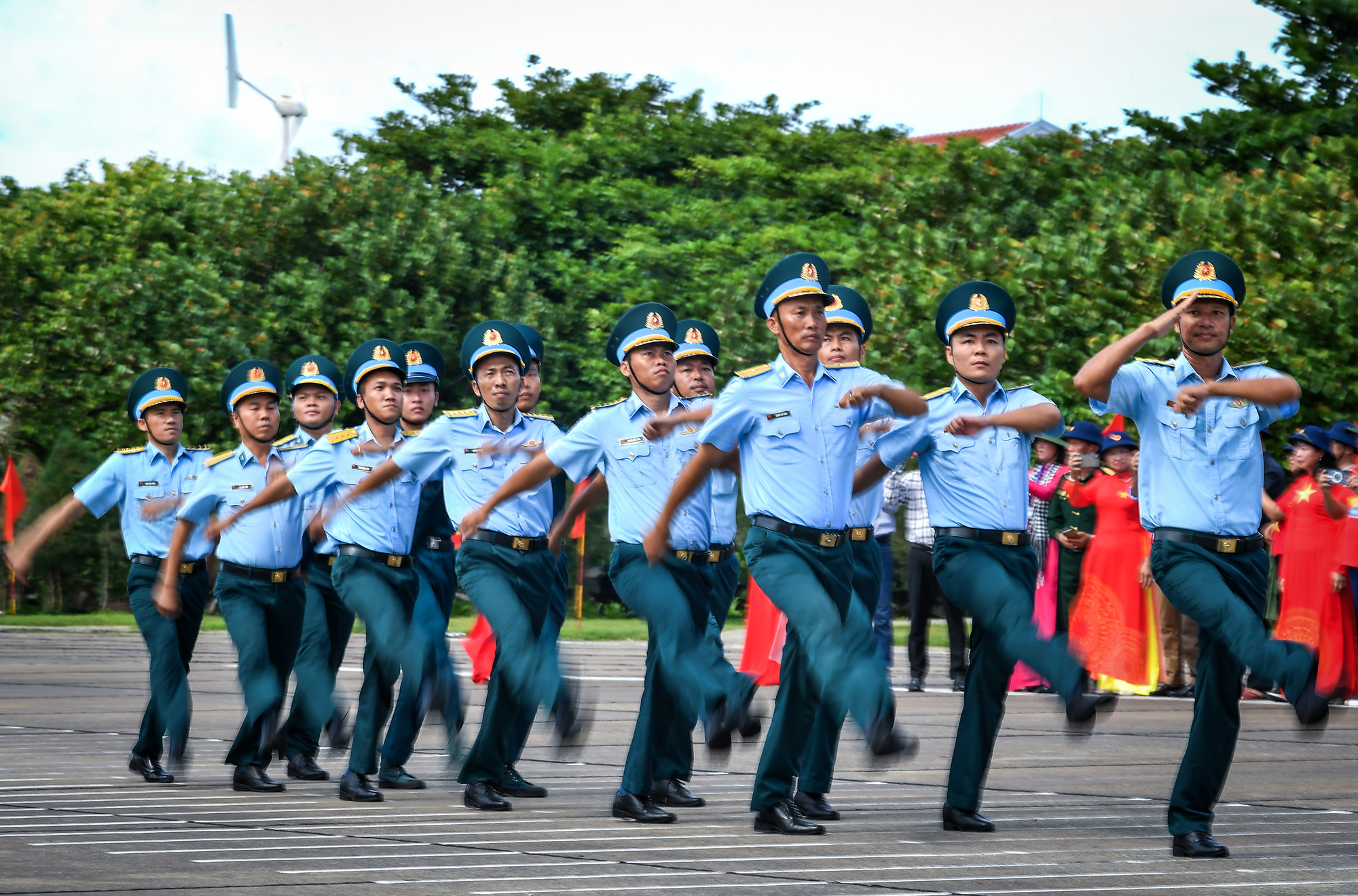 [Ảnh] Xúc động, tự hào buổi lễ chào cờ và duyệt đội ngũ trên đảo Trường Sa ảnh 15