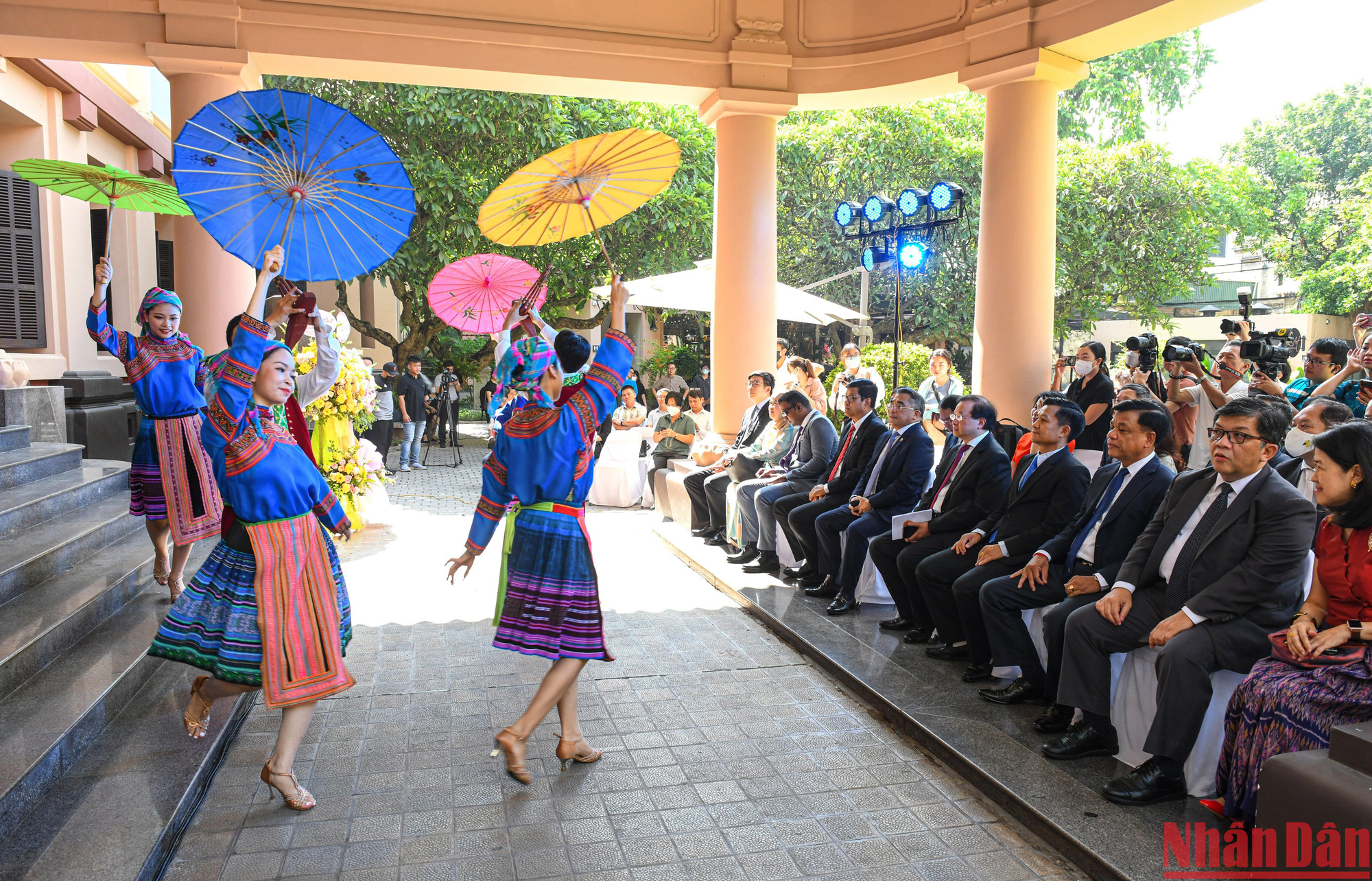 Lễ khai mạc có sự tham dự của lãnh đạo Bộ Văn hóa, Thể thao và Du lịch Việt Nam, một số cơ quan Việt Nam và Đại sứ các nước ASEAN tại Việt Nam, đại diện các cơ sở văn hóa nước ngoài tại Hà Nội.