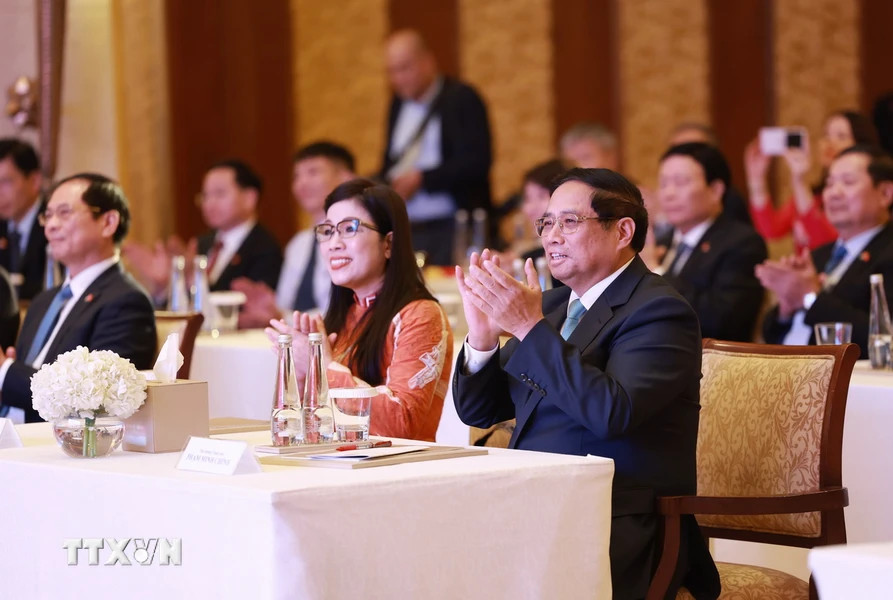 [Ảnh] Thủ tướng Phạm Minh Chính gặp đại diện cộng đồng người Việt Nam tại UAE ảnh 3