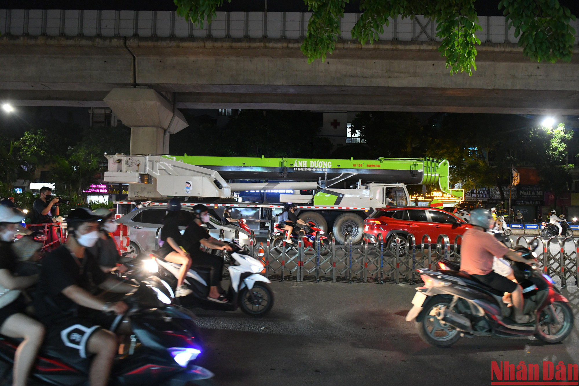 Hà Nội thí điểm tách làn ô-tô, xe máy trên đường Nguyễn Trãi ảnh 5