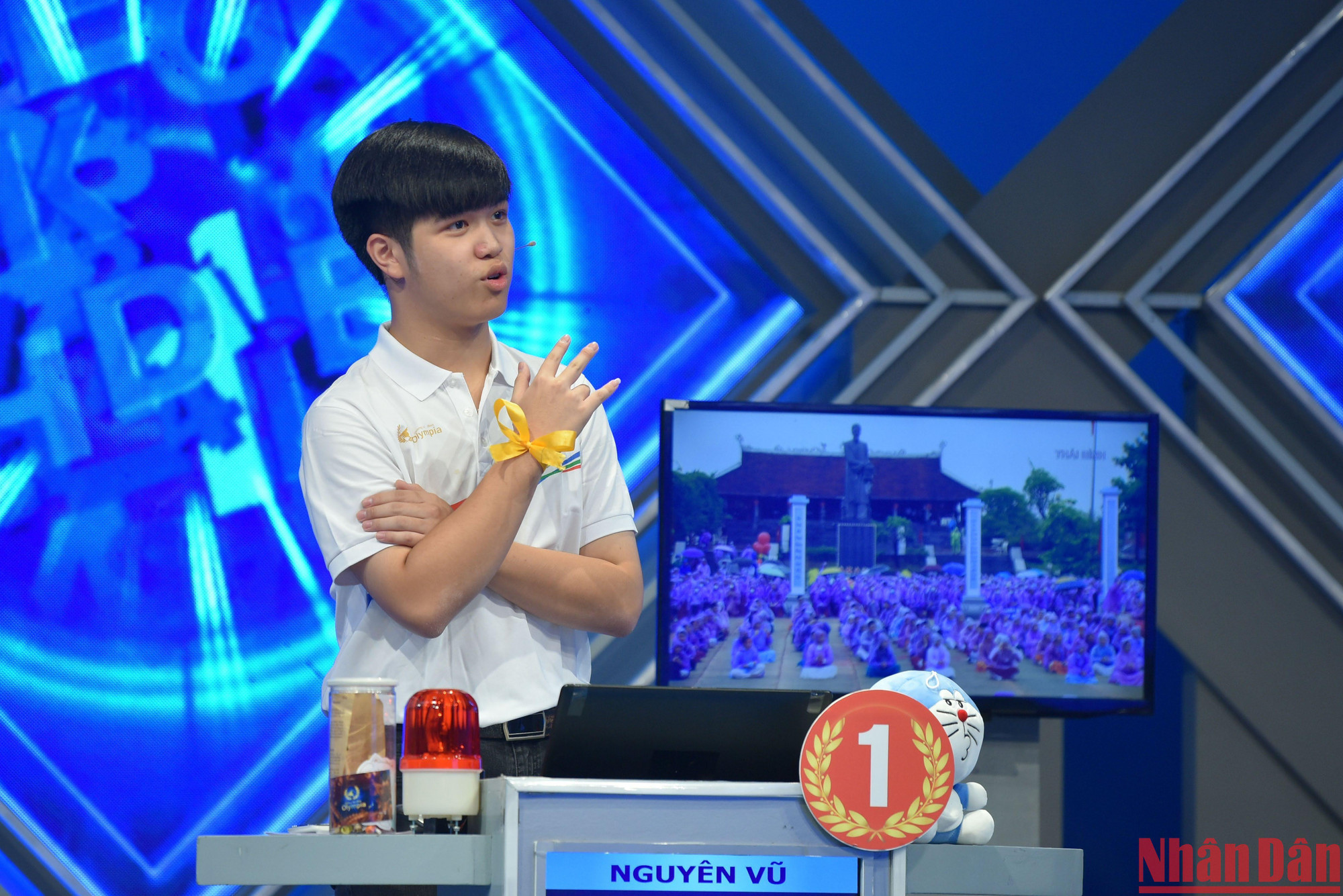 Đặng Lê Nguyên Vũ thể hiện kiến thức chung tốt và tư duy nhanh nhạy khi trả lời các câu hỏi nhanh và chính xác. (Ảnh: Thành Đạt)