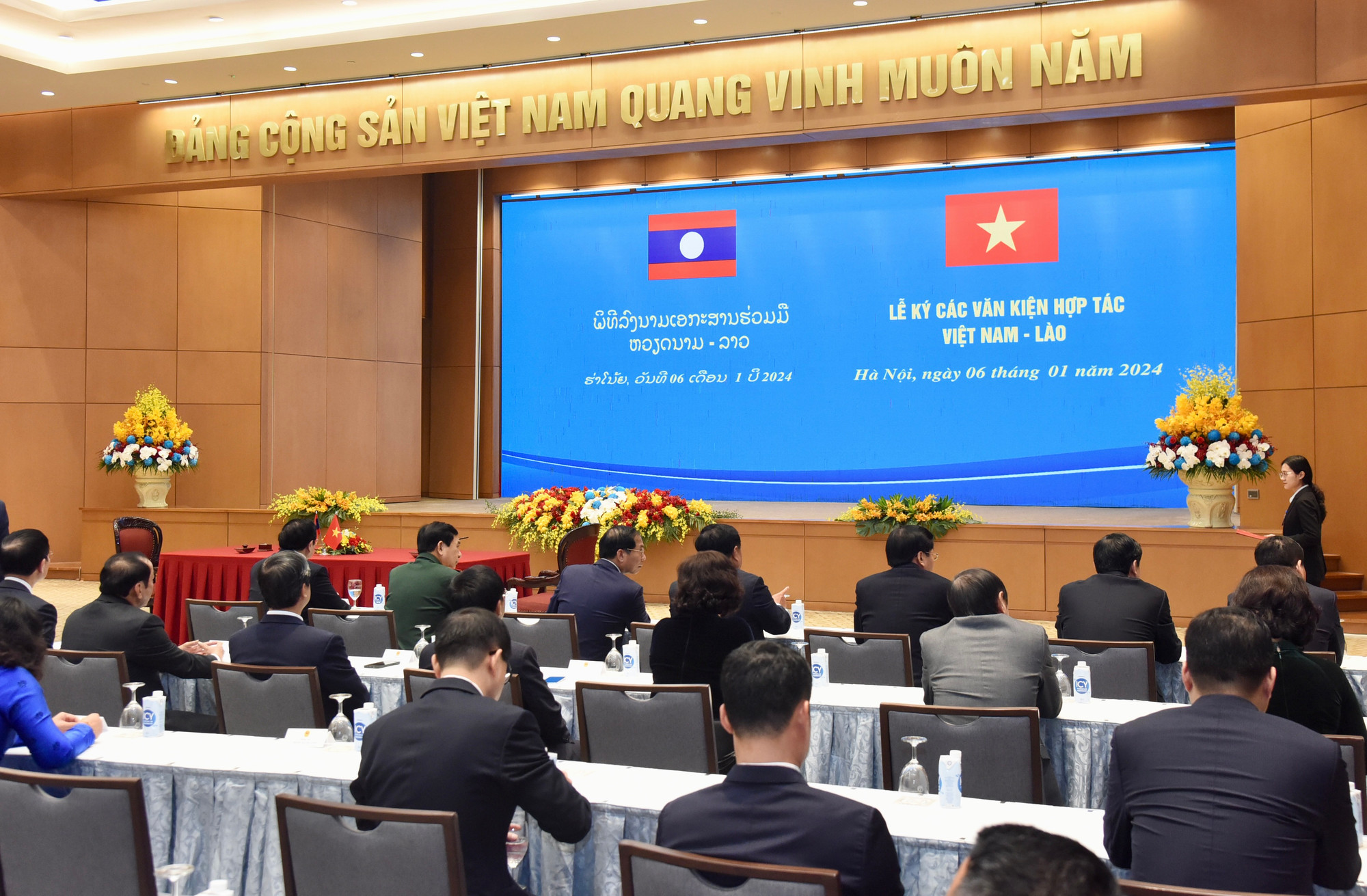 Quang cảnh lễ ký kết văn kiện hợp tác.