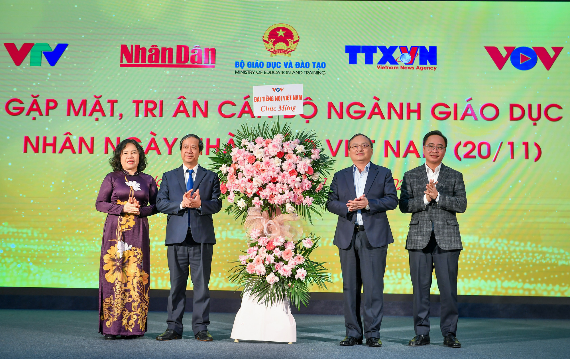 [Ảnh] Chương trình gặp mặt, tri ân nhân kỷ niệm ngày Nhà giáo Việt Nam 20/11 ảnh 6