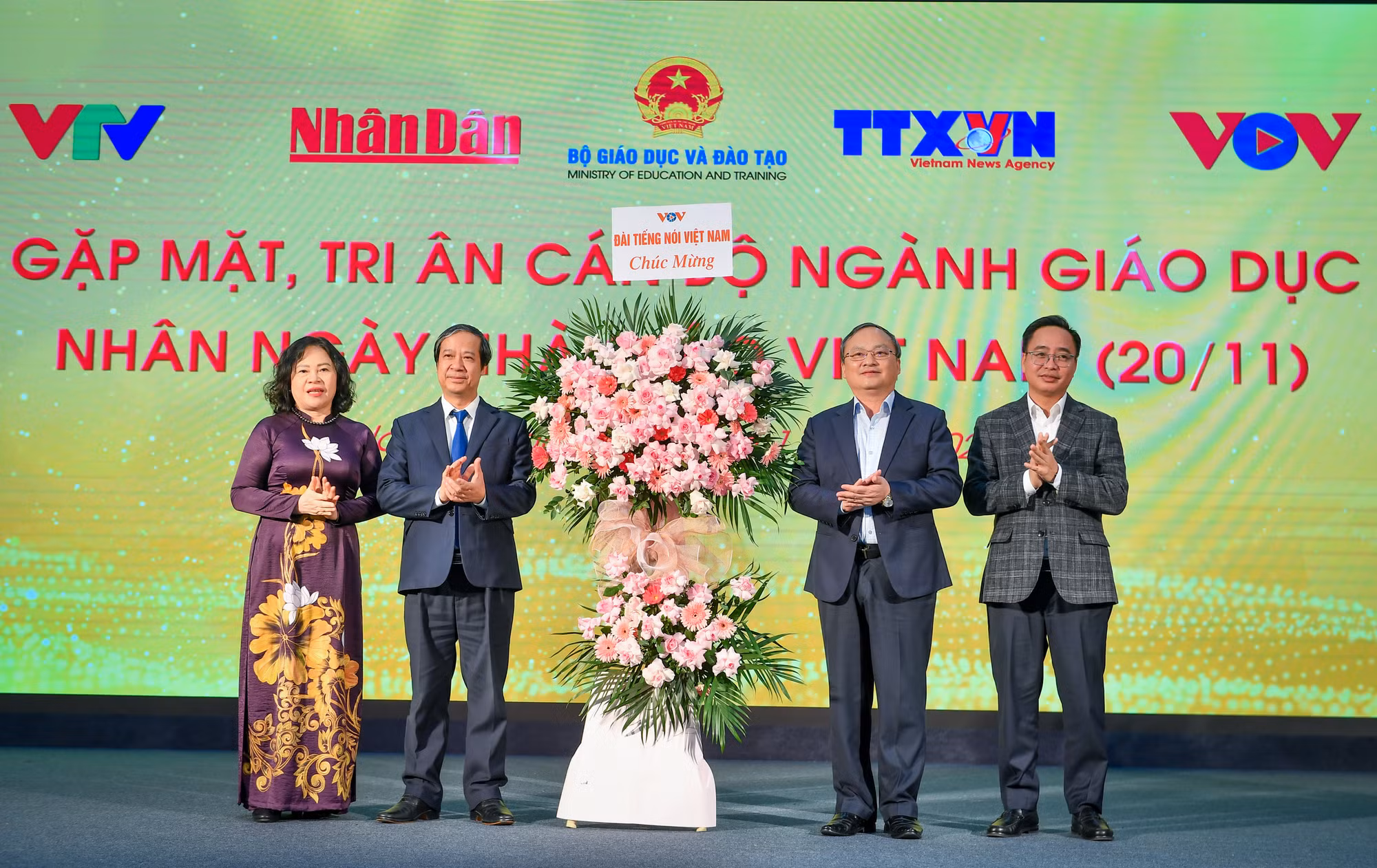 [Ảnh] Chương trình gặp mặt, tri ân nhân kỷ niệm ngày Nhà giáo Việt Nam 20/11 ảnh 6