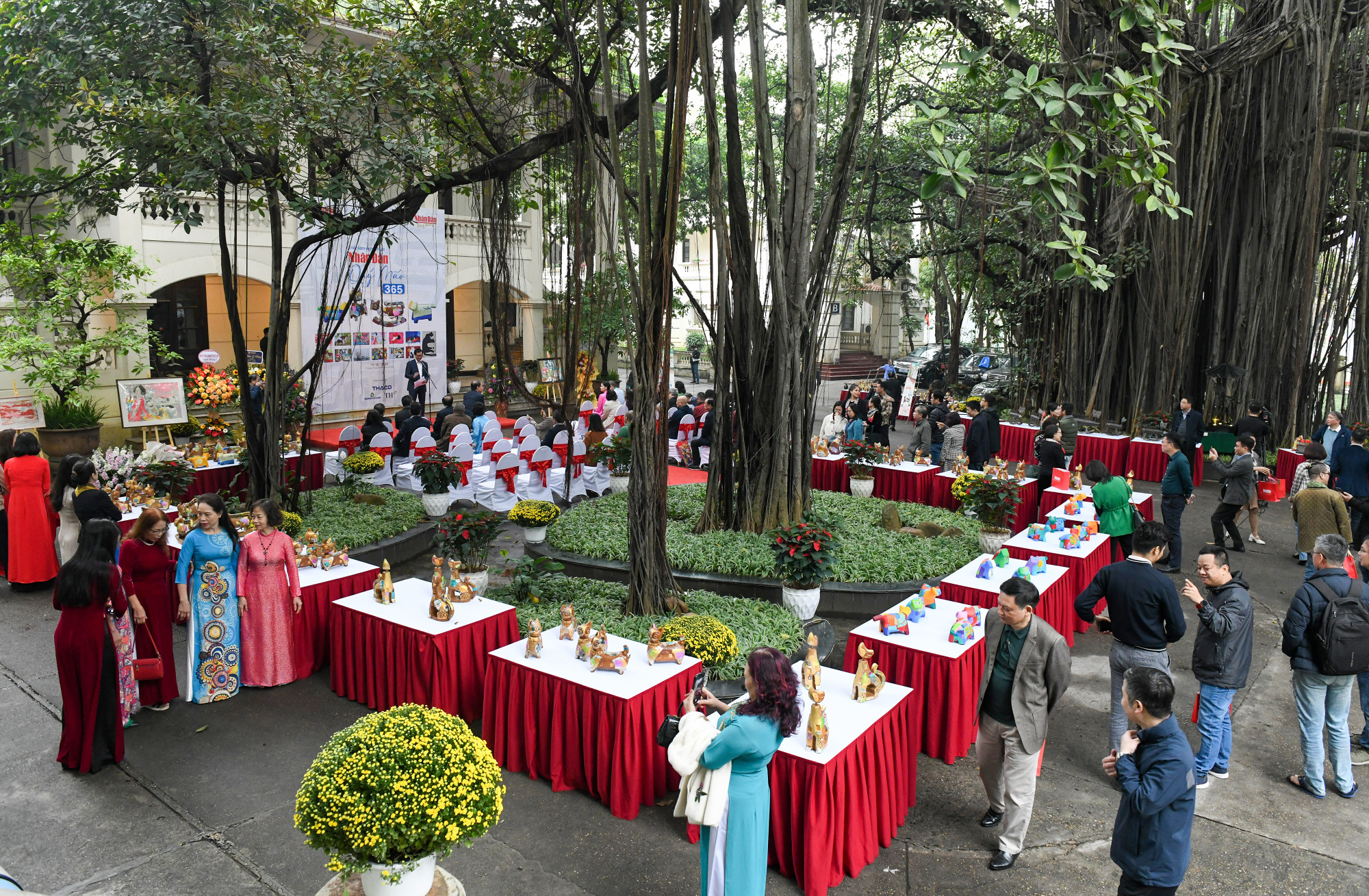 Toàn cảnh buổi triển lãm. (Ảnh: THÀNH ĐẠT)