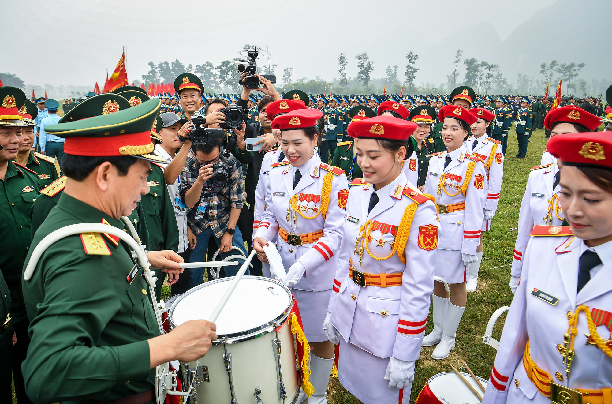 [Ảnh] Bộ trưởng Quốc phòng chủ trì kiểm tra hợp luyện diễu binh, diễu hành ảnh 15