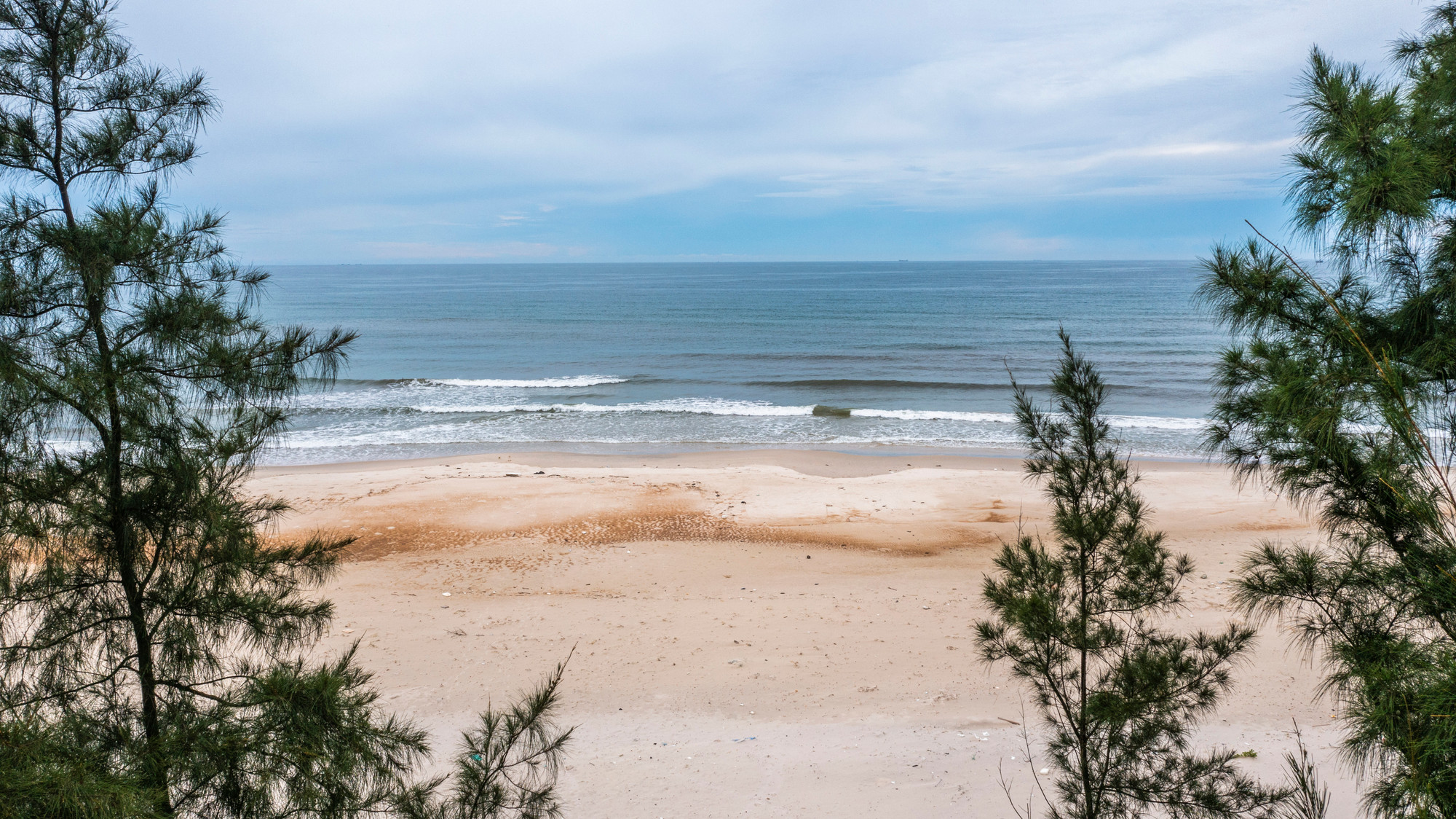 Nếu muốn yên tĩnh để tận hưởng toàn bộ "biển khơi", du khách chắc chắn không nên bỏ qua bãi biển tuyệt đẹp và hoang sơ này...