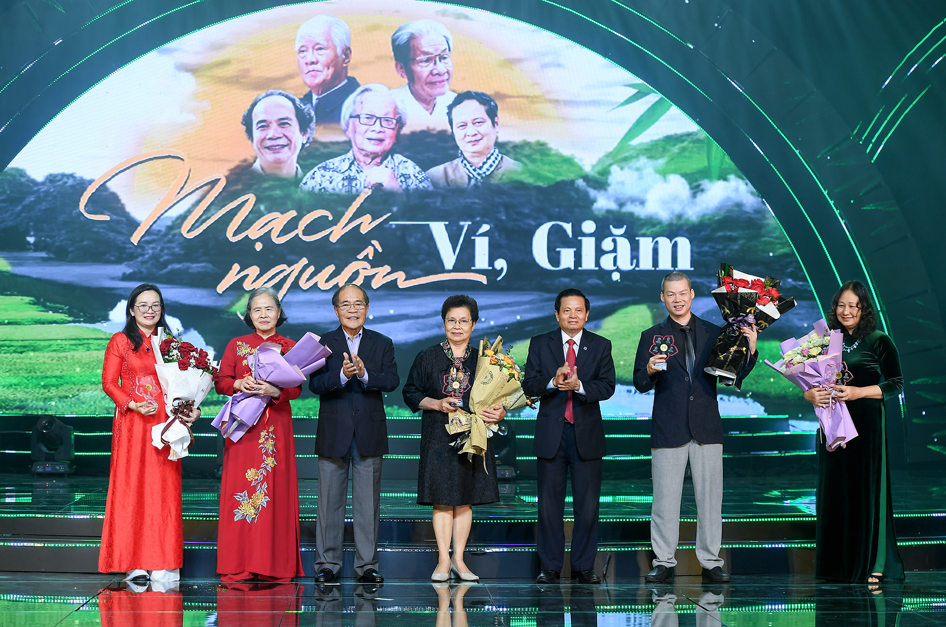 [Ảnh] Đêm nhạc "Mạch nguồn ví, giặm" ảnh 3