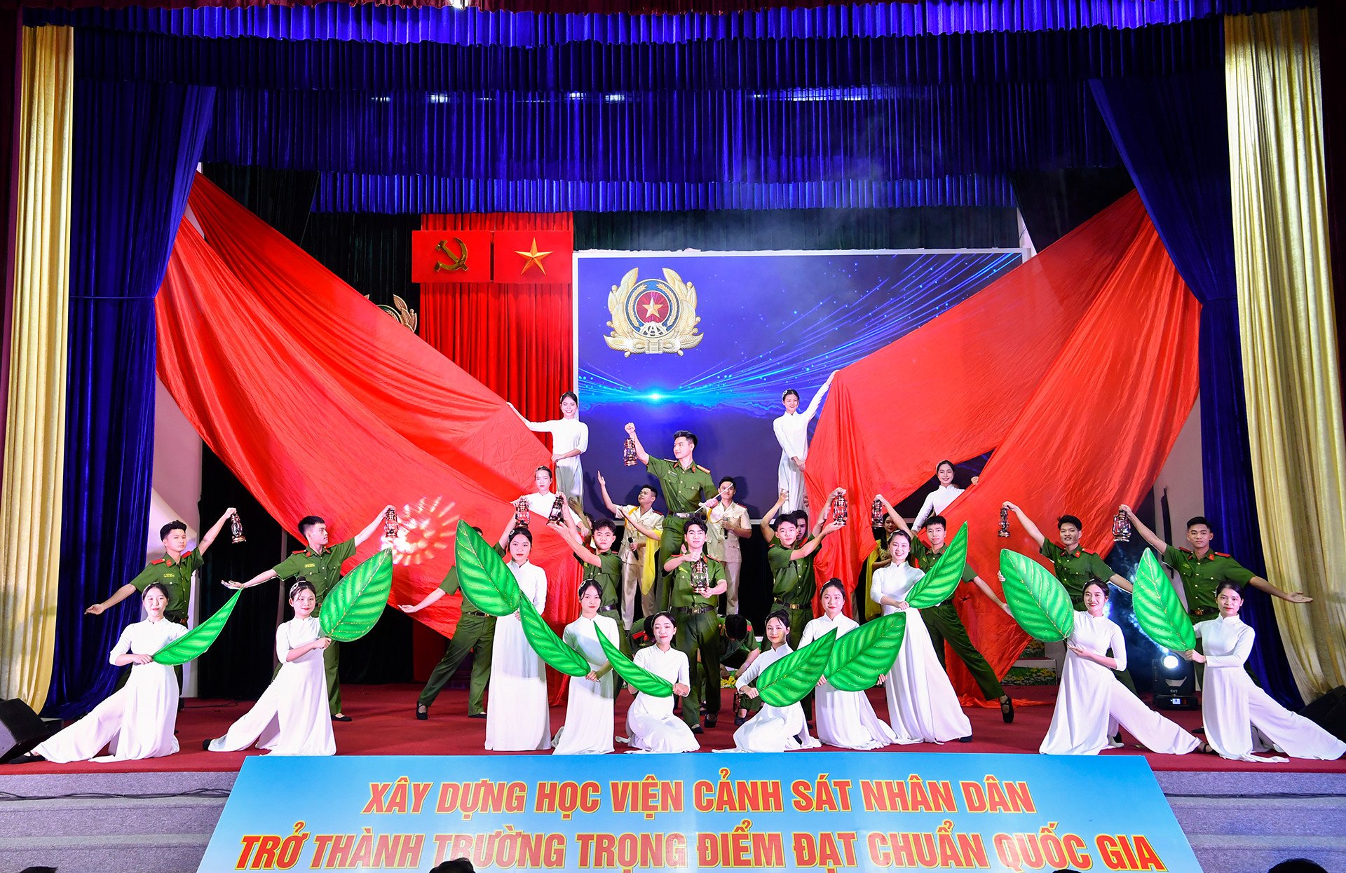 [Ảnh] Học viện Cảnh sát nhân dân kỷ niệm 55 năm Ngày thành lập và đón nhận Huân chương Lao động hạng Nhì ảnh 3