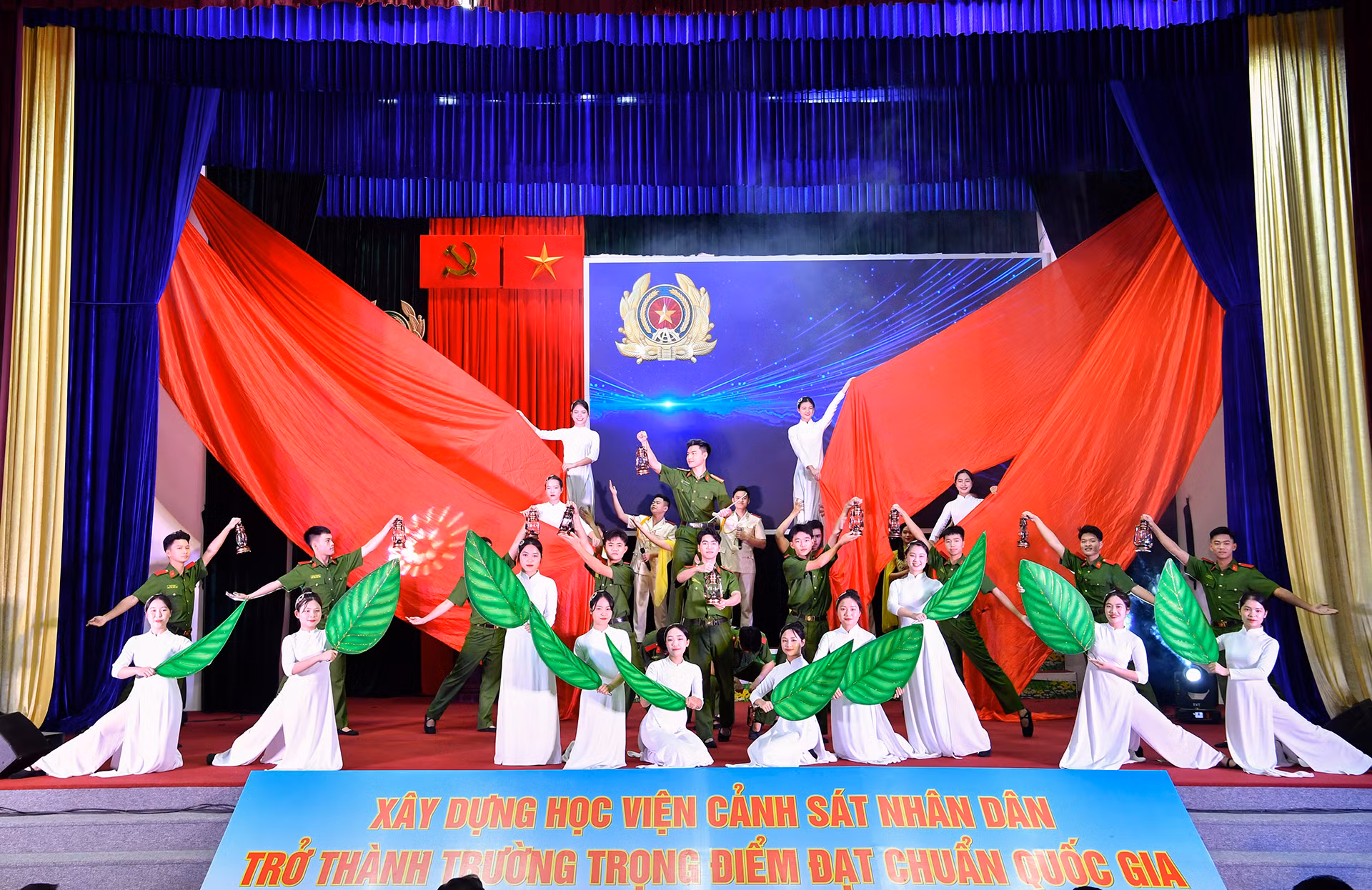 [Ảnh] Học viện Cảnh sát nhân dân kỷ niệm 55 năm Ngày thành lập và đón nhận Huân chương Lao động hạng Nhì ảnh 3