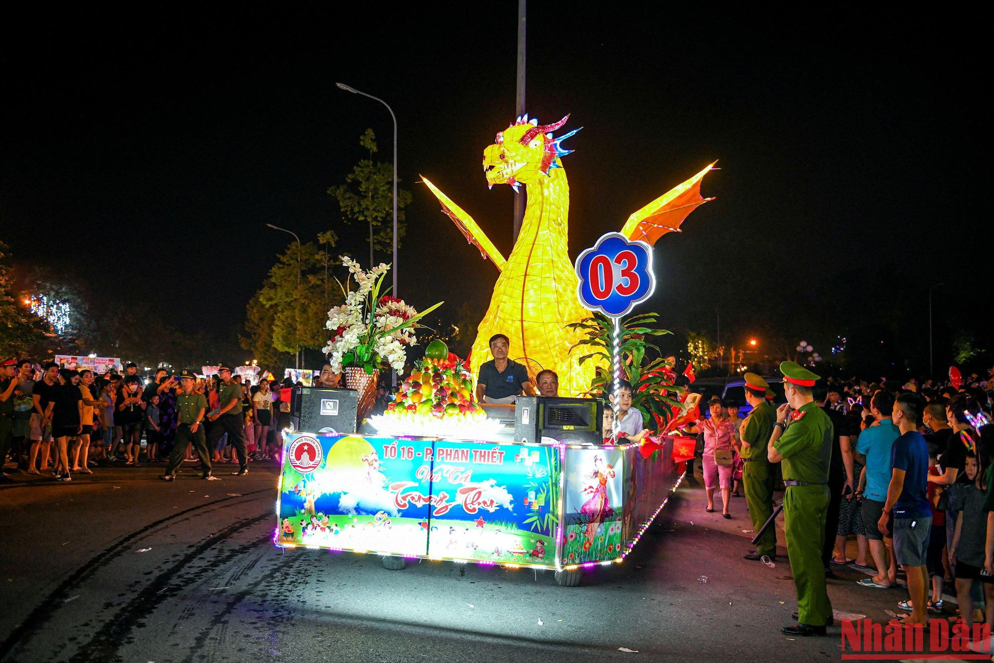 Sau khi rước qua Quảng trường Nguyễn Tất Thành, đoàn rước sẽ đi qua các tuyến đường chính của thành phố Tuyên Quang, dưới sự phân luồng của lực lượng Cảnh sát giao thông bảo đảm an toàn giao thông, trật tự.