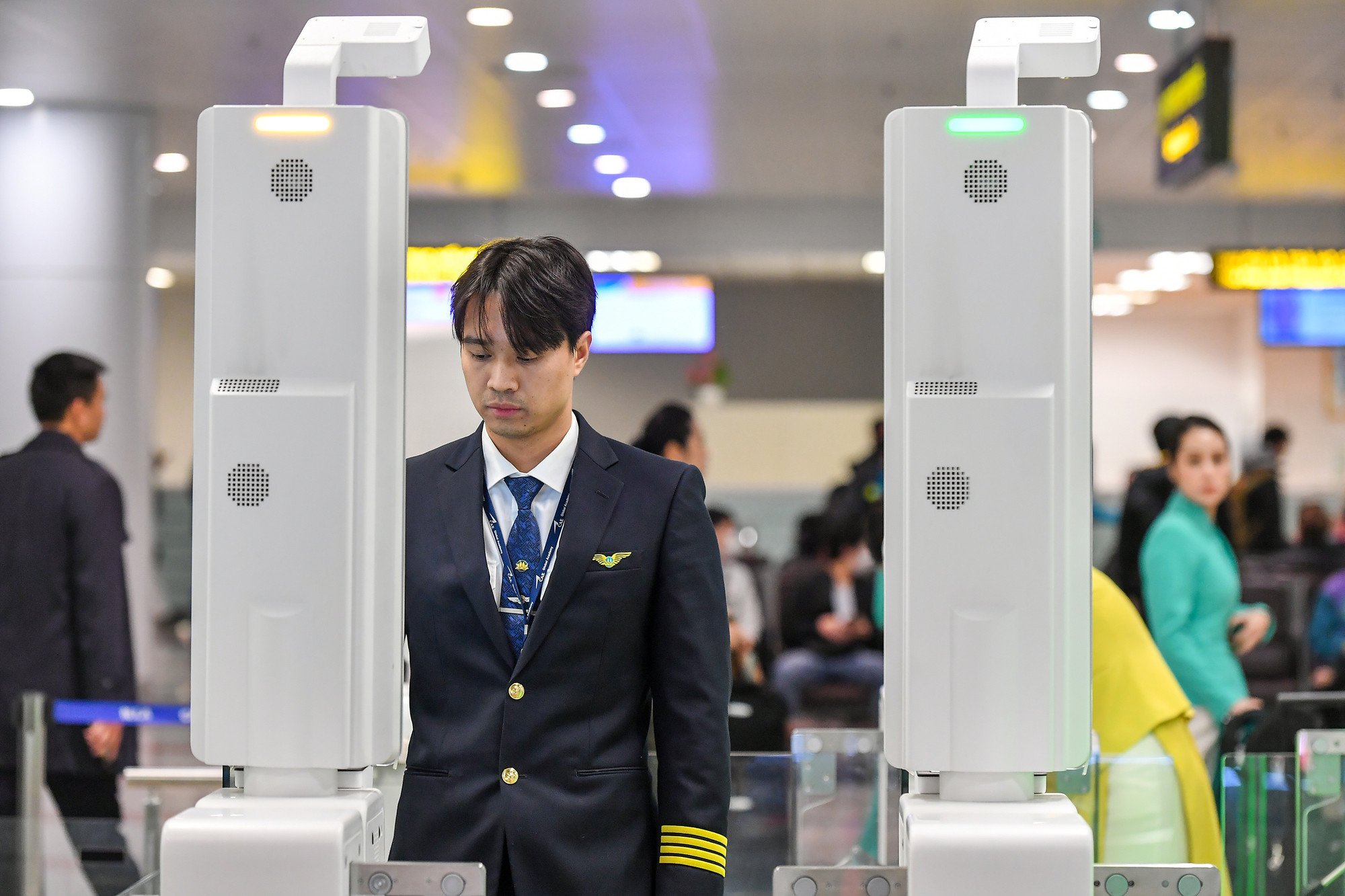 Hiện tại, sân bay Nội Bài có 10 hệ thống Autogate, trong đó 5 cửa dành cho xuất cảnh. 5 cửa còn lại phục vụ thủ tục nhập cảnh. Hiện tại, sân bay Nội Bài có 10 hệ thống Autogate, trong đó 5 cửa dành cho xuất cảnh. 5 cửa còn lại phục vụ thủ tục nhập cảnh.