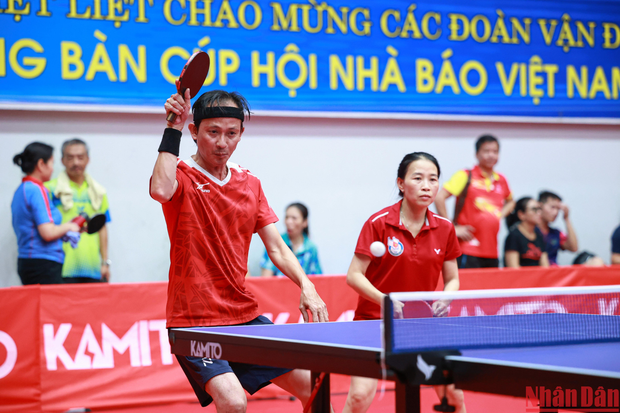 Các trận thi đấu ở nội dung đôi nam nữ tỏ ra cân bằng vì các tay vợt phối hợp với nhau khá tốt.