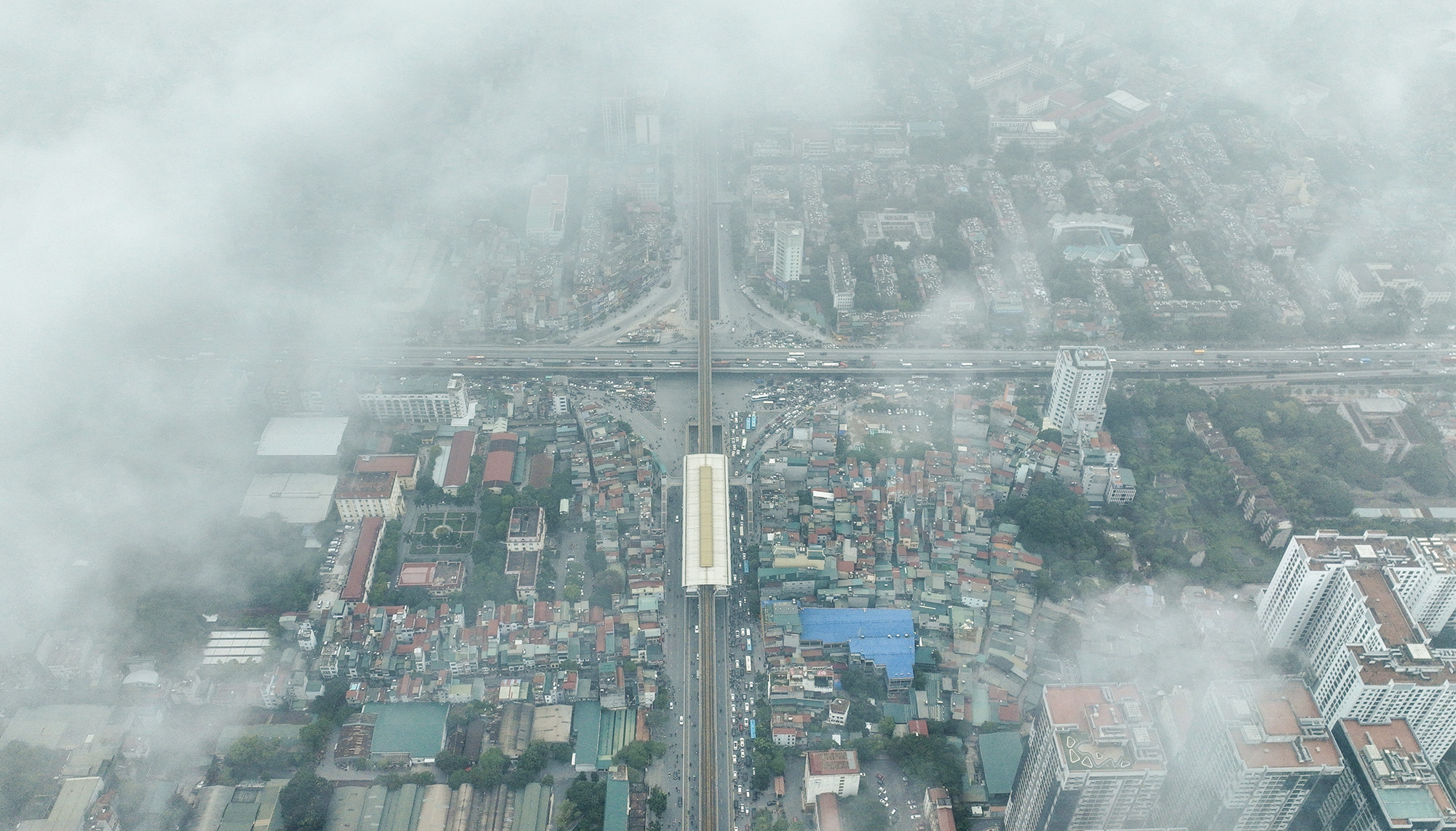 [Ảnh] Nhiều ngày bao phủ trong màn sương, Hà Nội đứng thứ 3 thế giới về độ ô nhiễm ảnh 11