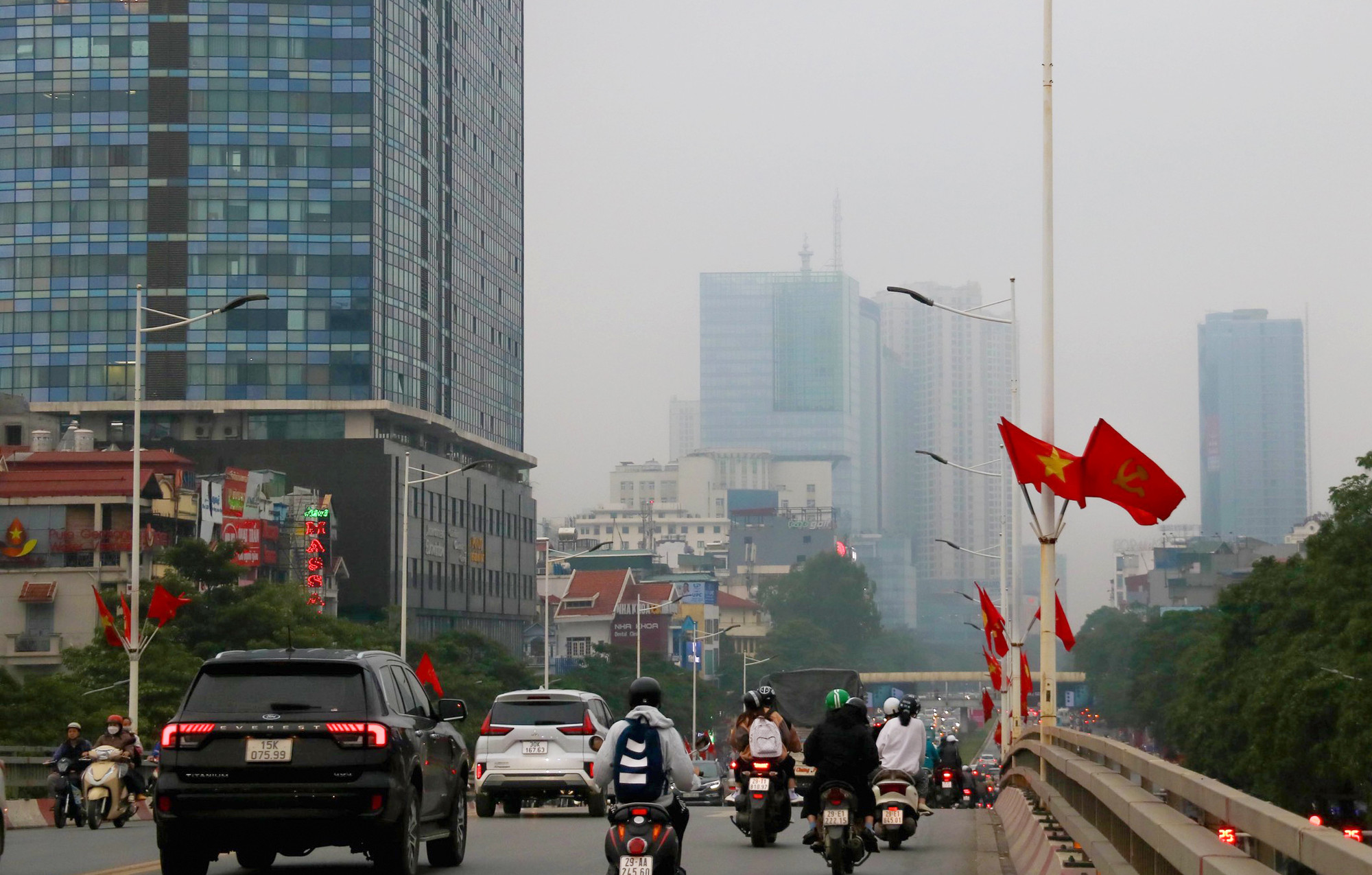 Giờ cao điểm tan tầm là thời điểm chất lượng không khí ở mức xấu nhất vì cùng lúc có nhiều lượng phương tiện giao thông hoạt động.