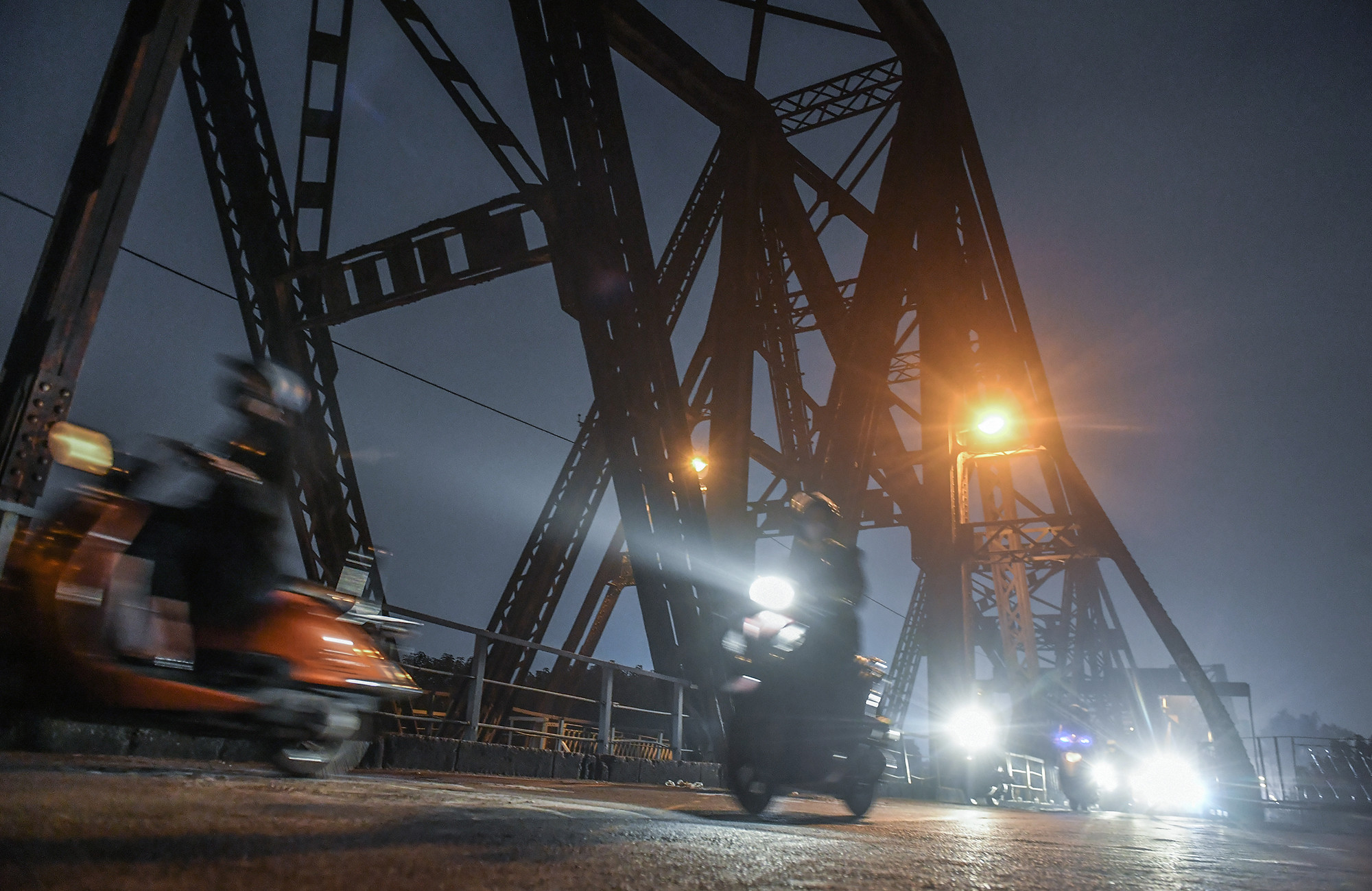 [Ảnh] Thành phố Hà Nội mù sương do ô nhiễm không khí ngày cuối năm ảnh 12