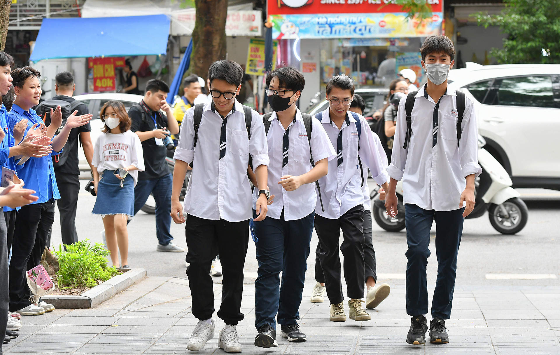 [Ảnh] Hơn 100 nghìn thí sinh Hà Nội làm thủ tục thi tốt nghiệp THPT ảnh 2