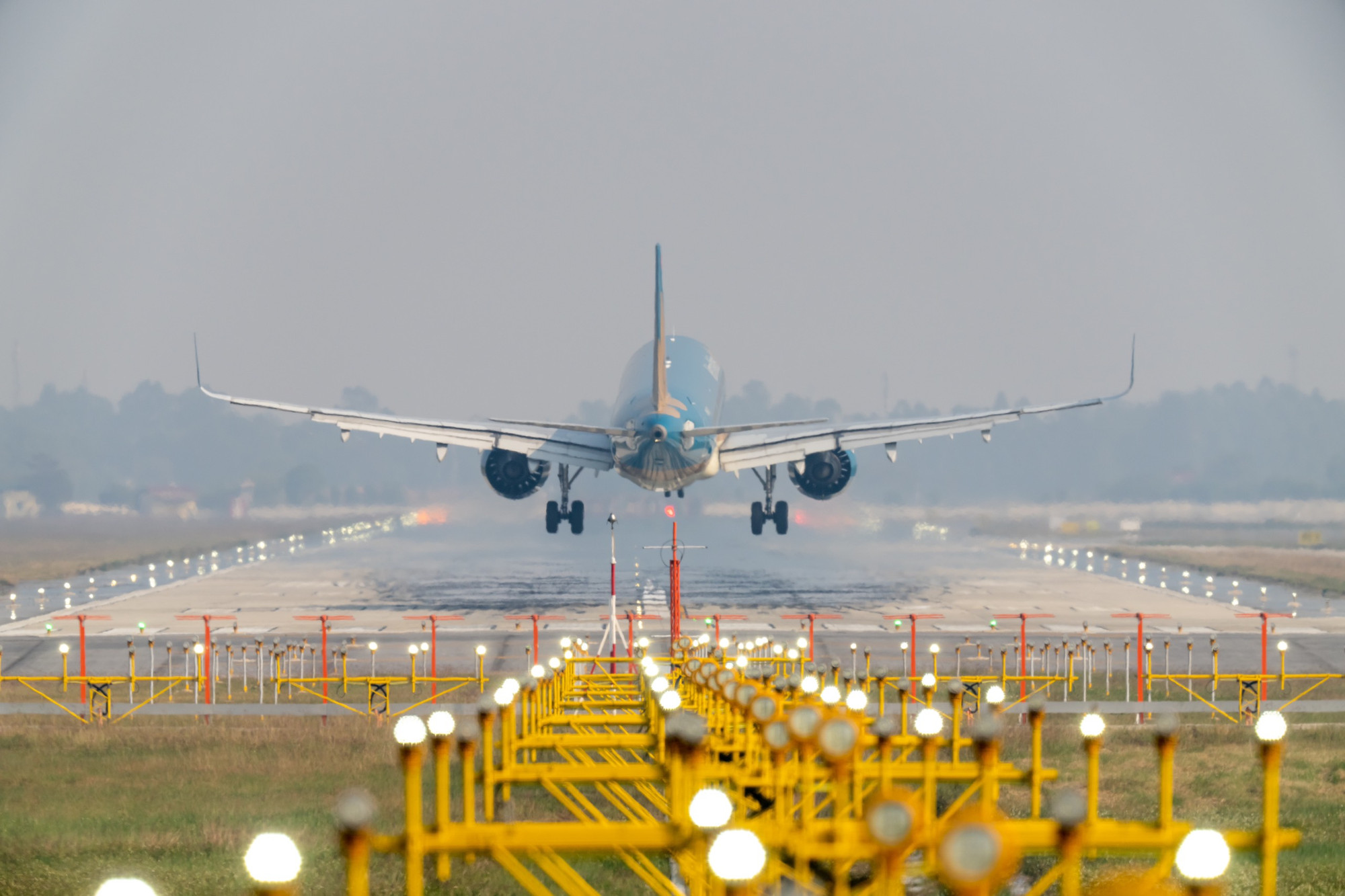 Những chiếc phi cơ chở hành khách về nhà đón Tết Quý Mão 2023.