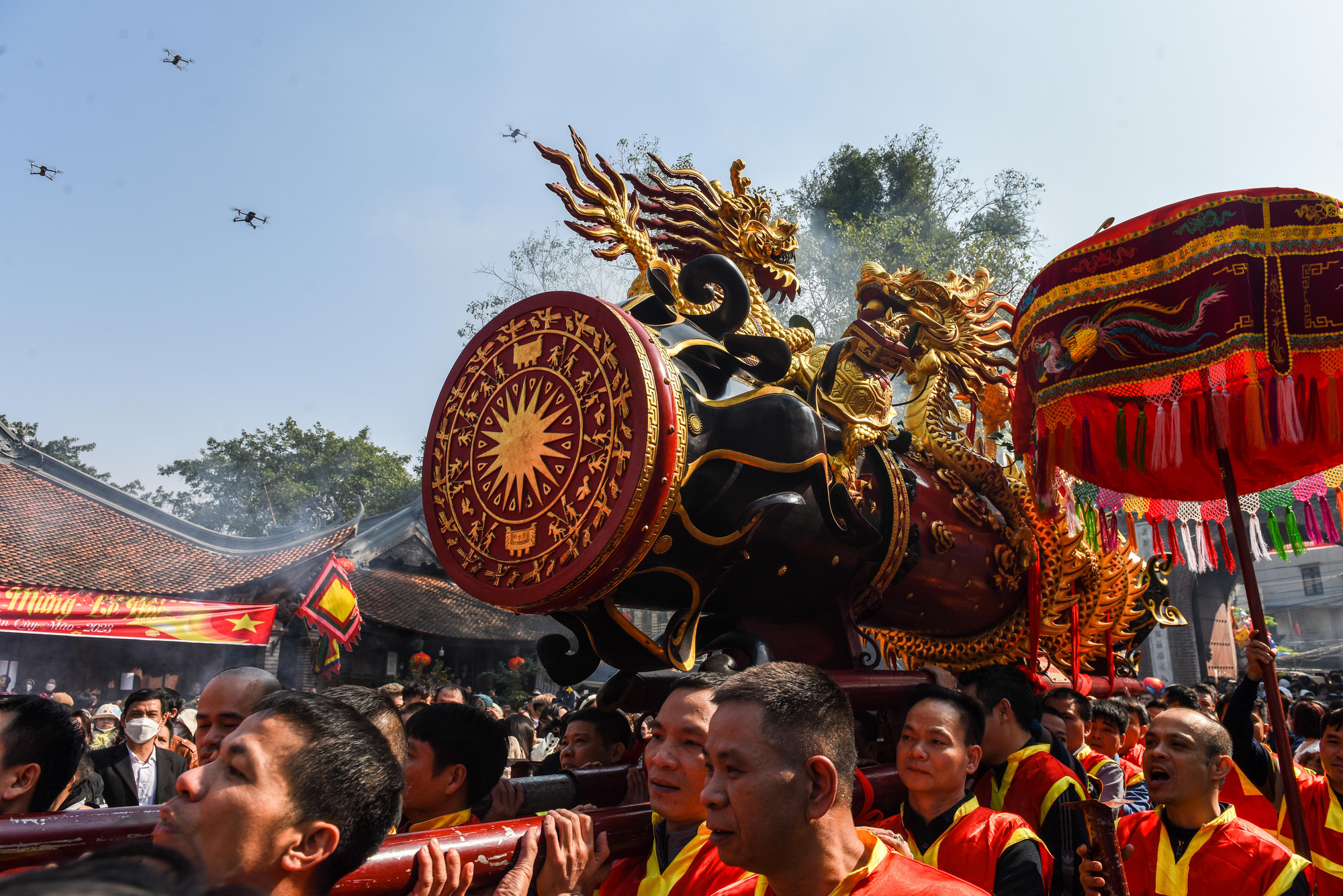 [Ảnh] Rước pháo làng Đồng Kỵ ngày mùng 4 Tết
