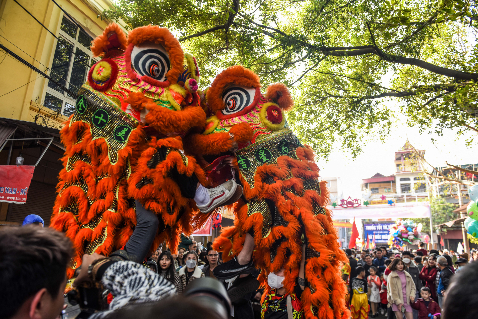 Không khí sôi nổi của Lễ hội rước pháo làng Đồng Kỵ làm cả vùng làng quê nơi đây náo nhiệt lạ thường.