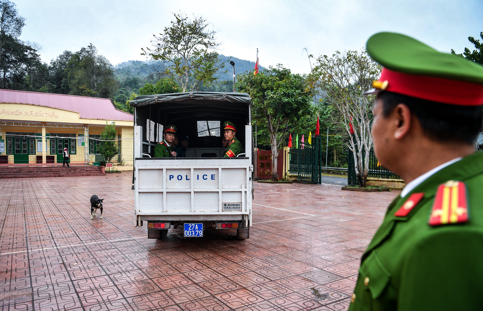 [Ảnh] Một ngày của công an xã nơi cực tây Tổ quốc ảnh 6