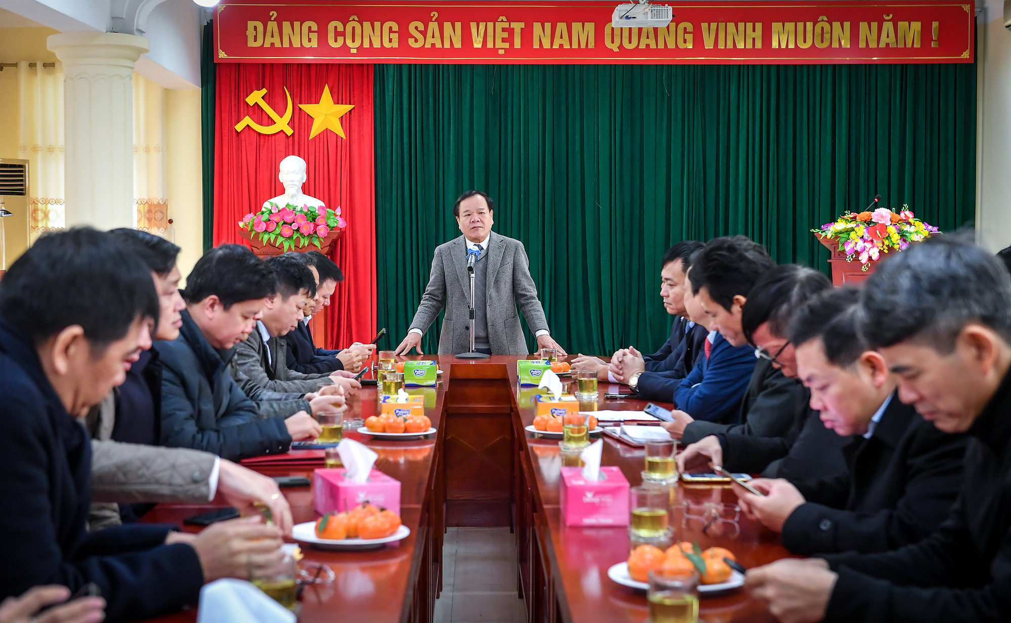 Thay mặt các cơ quan báo chí Bắc Giang, đồng chí Trịnh Văn Ánh, Tỉnh ủy viên, Tổng Biên tập Báo Bắc Giang, Chủ tịch Hội Nhà báo tỉnh báo cáo với đoàn công tác một số kết quả nổi bật trong thời gian qua.