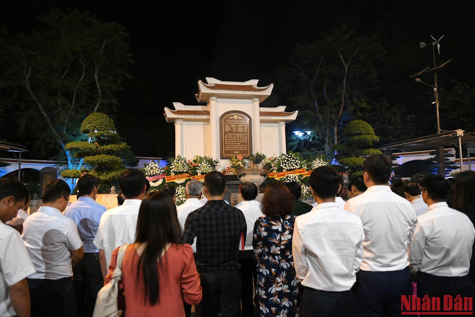 Lãnh đạo Đảng, Nhà nước dâng hương tri ân các Anh hùng, liệt sĩ tại Ngã ba Đồng Lộc ảnh 7