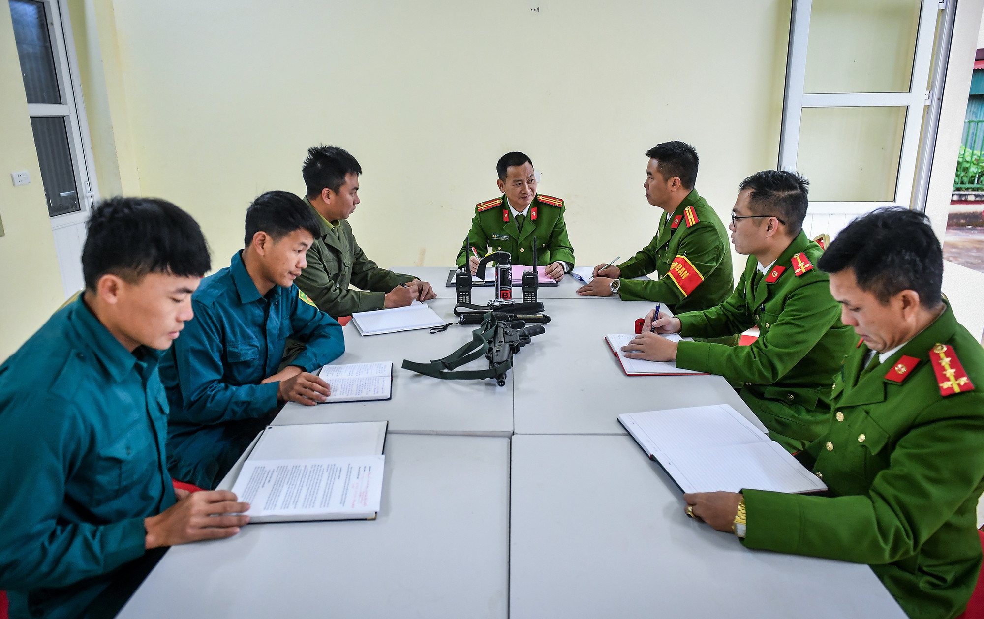 [Ảnh] Một ngày của công an xã nơi cực tây Tổ quốc ảnh 3