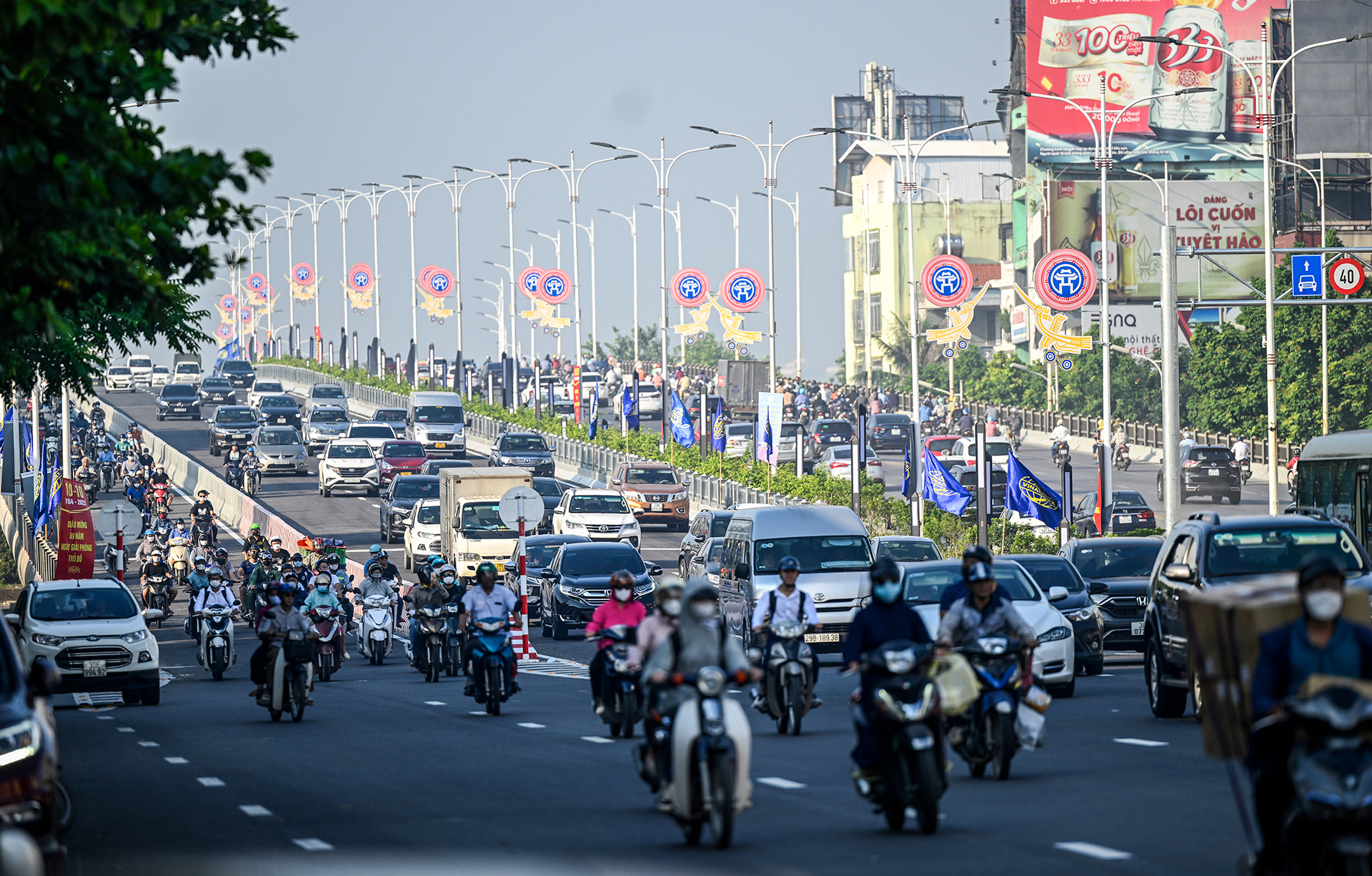[Ảnh] Giao thông cầu Vĩnh Tuy 2 "dễ thở" sau ngày khánh thành ảnh 16