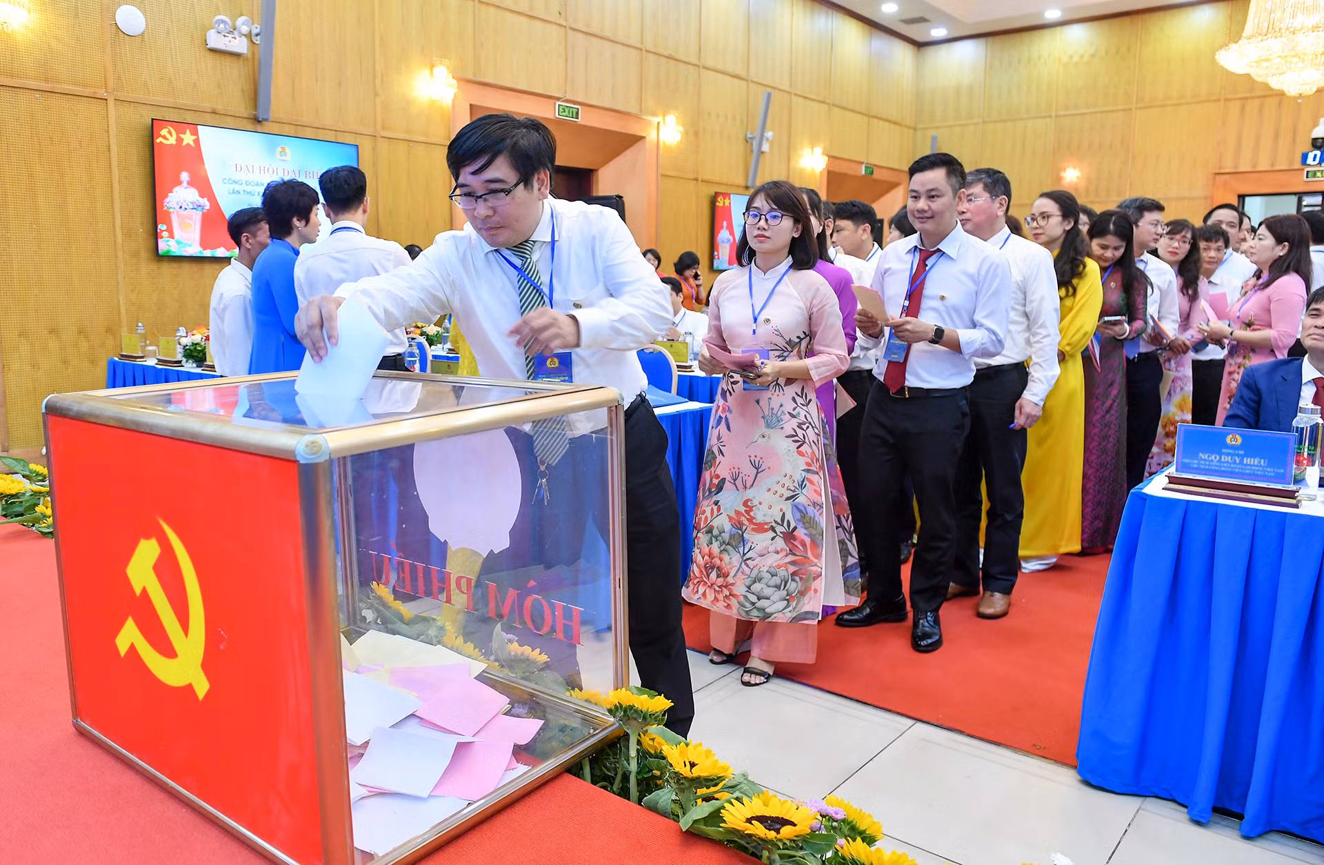 Các đại biểu tham gia bỏ phiếu bầu Ban Chấp hành Công đoàn Bộ Kế hoạch và Đầu tư lần thứ XXV, nhiệm kỳ 2023-2028.