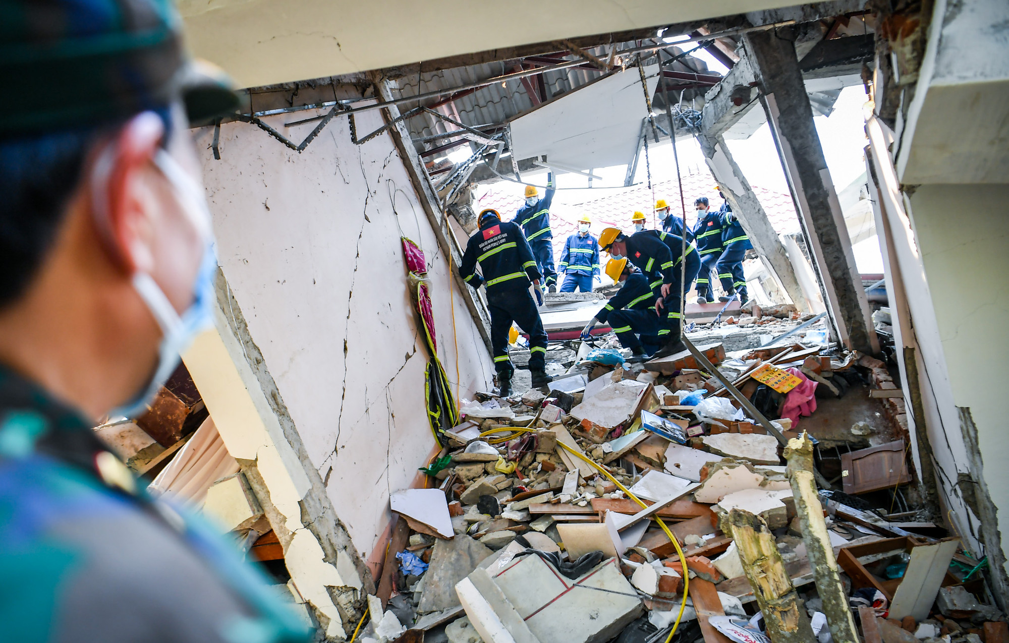 [Ảnh] Người thân nạn nhân vụ động đất ở Myanmar xúc động và biết ơn đoàn cứu nạn, cứu hộ Bộ Quốc phòng Việt Nam ảnh 5