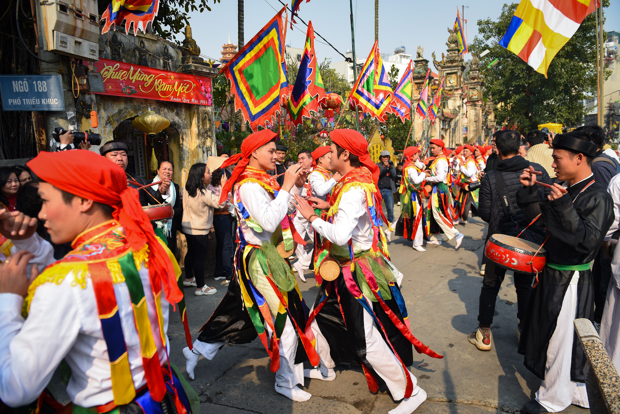 Lễ hội nhằm tỏ lòng thành kính, tưởng nhớ đến vị anh hùng dân tộc Bố Cái Đại vương Phùng Hưng, người đã mang lại cuộc sống no ấm, yên bình cho dân làng.