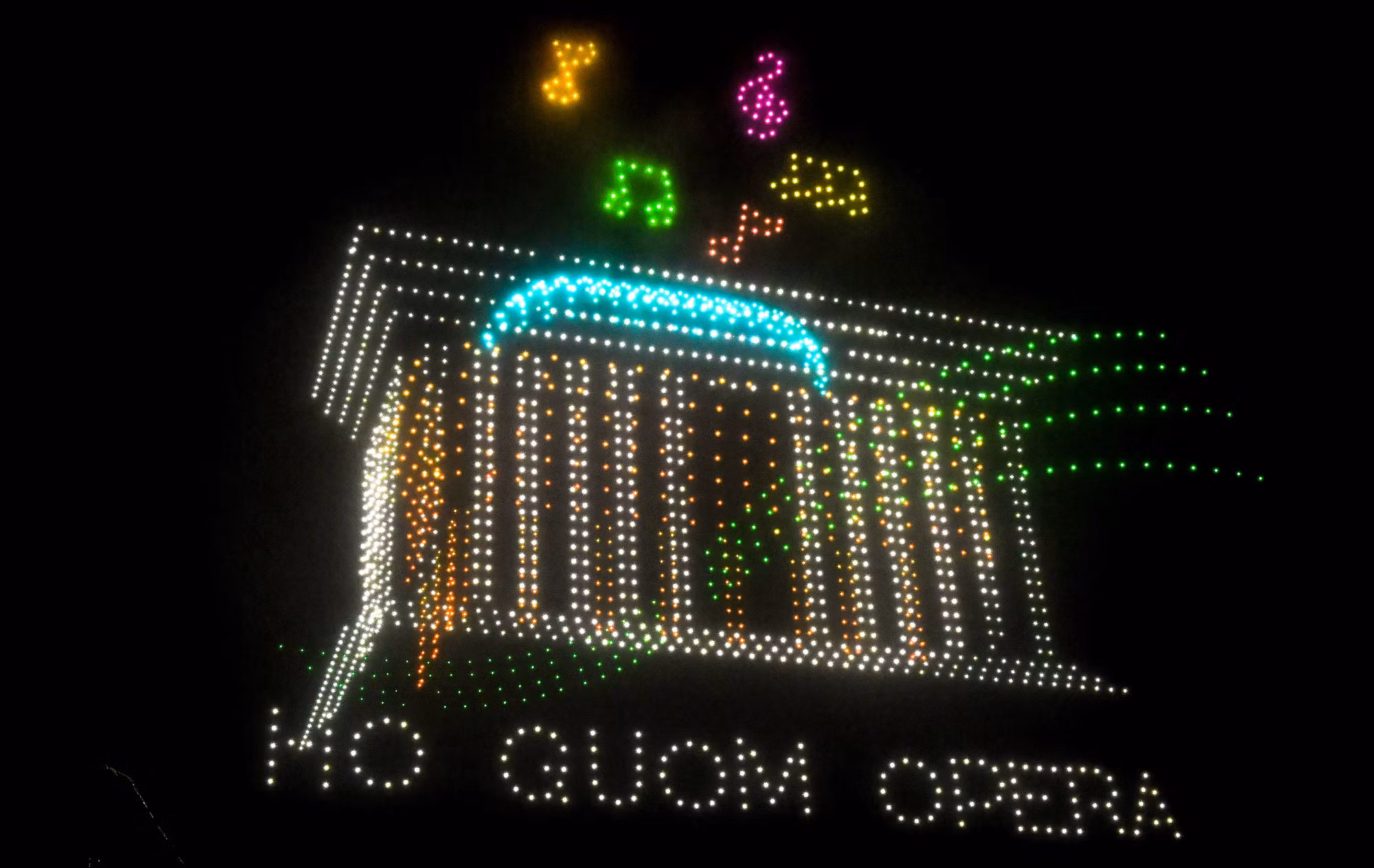 [Ảnh] Người dân Thủ đô choáng ngợp trước màn trình diễn ánh sáng nghệ thuật với 2.024 drones light ảnh 11