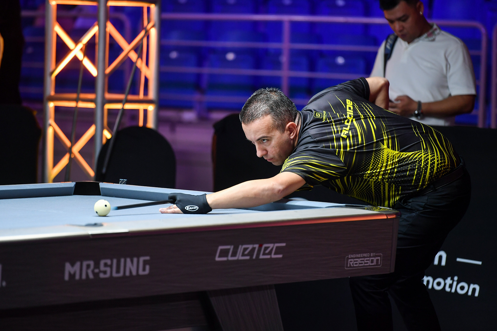 Tay cơ người Tây Ban Nha David Alcaide là một trong những cái tên nổi bật của làng billiards pool thế giới. Anh vừa vô địch châu Âu năm 2023, đồng thời cũng là chủ nhân giải World Pool Master năm 2019.