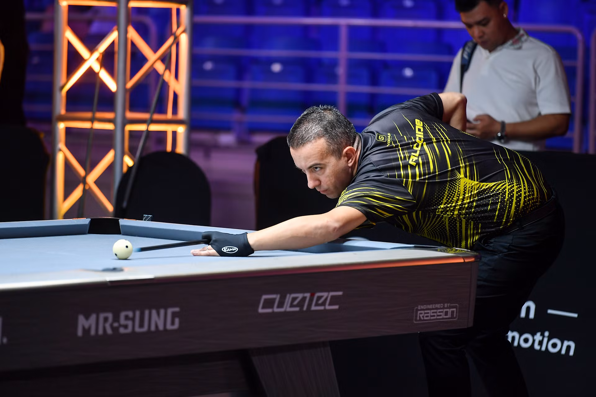Tay cơ người Tây Ban Nha David Alcaide là một trong những cái tên nổi bật của làng billiards pool thế giới. Anh vừa vô địch châu Âu năm 2023, đồng thời cũng là chủ nhân giải World Pool Master năm 2019.