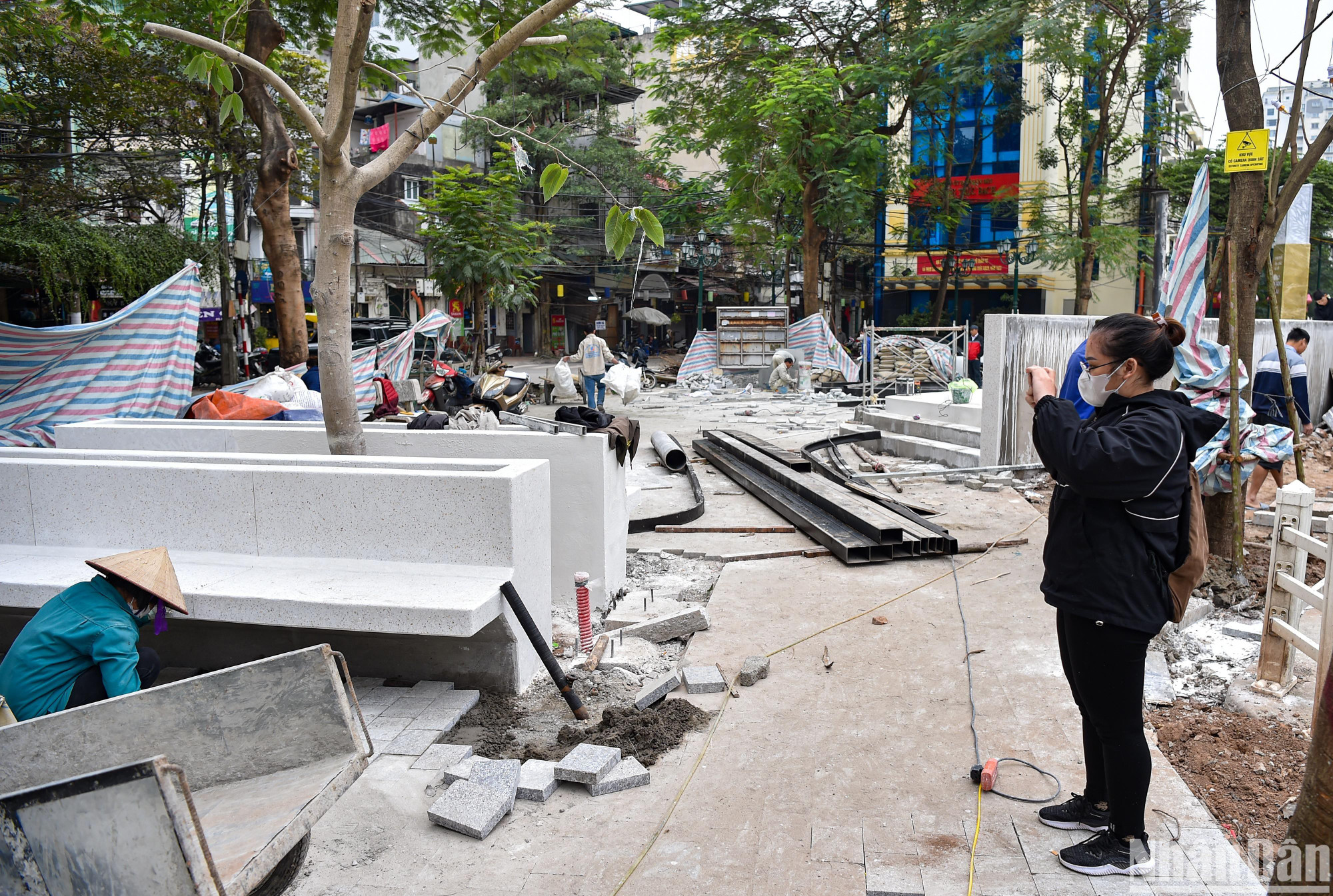 Người dân tại phường Trúc Bạch cũng rất quan tâm đến dự án phố ẩm thực đêm kết hợp đi bộ Đảo Ngọc - Ngũ Xã sẽ mang lại môi trường sống tốt hơn cho người dân trong khu vực. Người dân tại phường Trúc Bạch cũng rất quan tâm đến dự án phố ẩm thực đêm kết hợp đi bộ Đảo Ngọc - Ngũ Xã sẽ mang lại môi trường sống tốt hơn cho người dân trong khu vực.